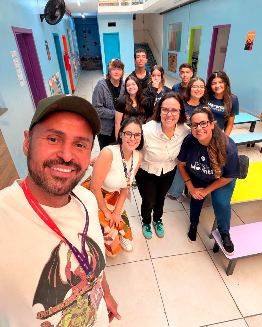 Final de semana com presença confirmada em Taubaté! Nossos consultores acompanharam de perto os alunos durante as provas de Cambridge no Colégio Tableau. Estar junto nesses momentos de conquista faz toda a diferença! #SimpleEducation #Cambridge #VersoEducação #ProgramaBilínguedeAltaPerformance