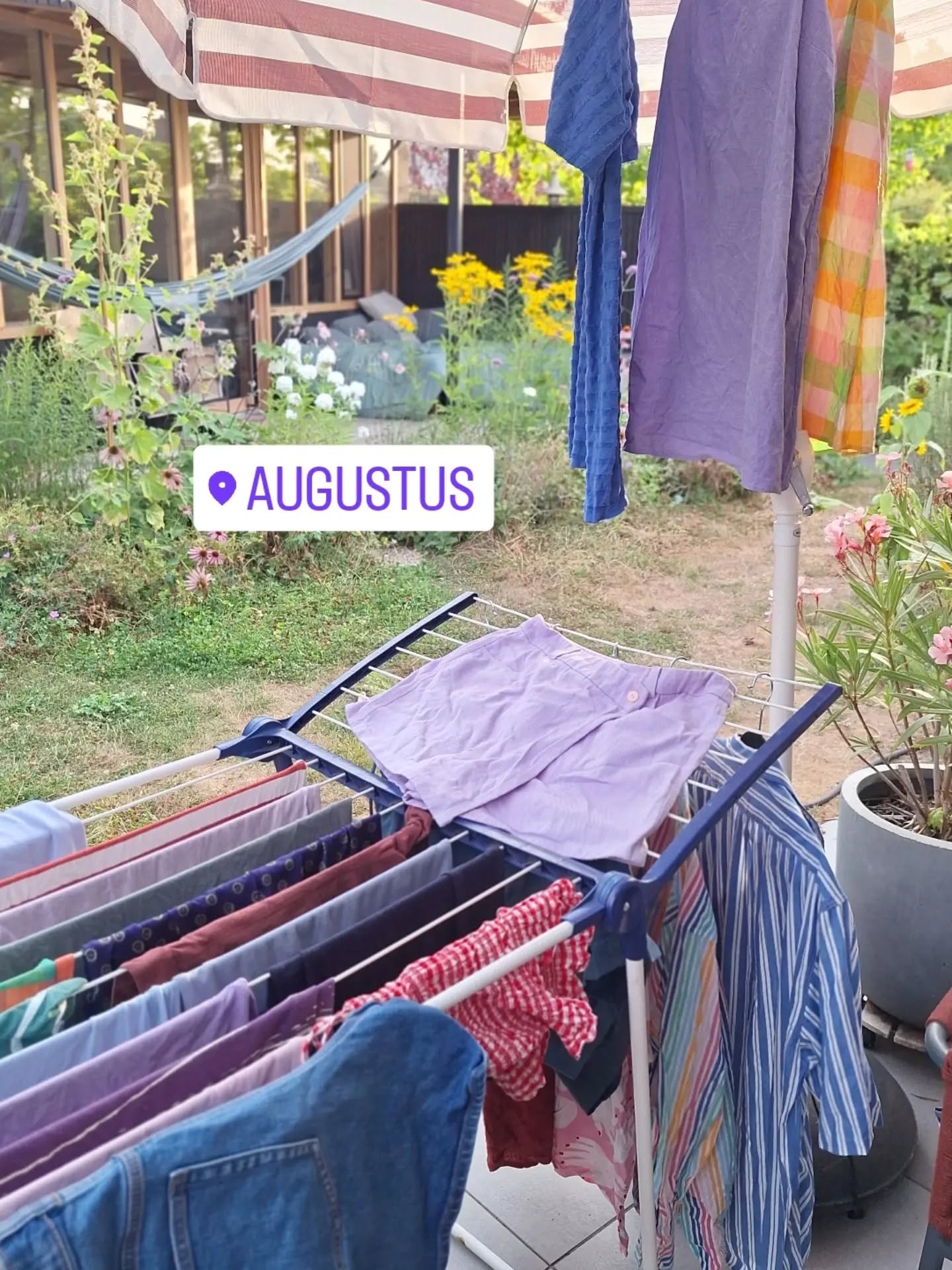 Met al die 1 september posts toch efkens mijmerend terugblikken naar augustus ❤️☀️
Retour des vacances = kleine wasjes, grote wasjes 🫧
Pink pants all day 🍑 @julianamartejevs_official
De geboorte van Ophelia @charlotterachantoinette (en volgens het label nog niet klaar voor het einde van de vakantie)
Naaidate bij @goudblomme = de epische Ikea dress aandoen ✌🏼
Me-time met een goeie amount of koekskes 🍪
Wanneer uw kind de smartphone te pakken krijgt.
Schattig bezoek deel 1
Goei feestje ❤️
Summer fitsssss
Apérol Eclipse 🍹
Nom nom 🍴
Back to work fits ☕
Back to nieuwe projecten 💙
Kringloop bezoekjes en uw kinders meesleuren.
Beste naaiweekend ❤️❤️ hartje weer vol.
Schattig bezoek deel 2 (PS. Ik wil die broek maken voor mezelf)
I can never resist these labeltjes @cosyclubhandmade 🍅 (nu nog een tomaten denim vinden voor mijn toekomstige tomaten broek)
Ook welkom terug: de regen ☔
Pretty insides 🪡