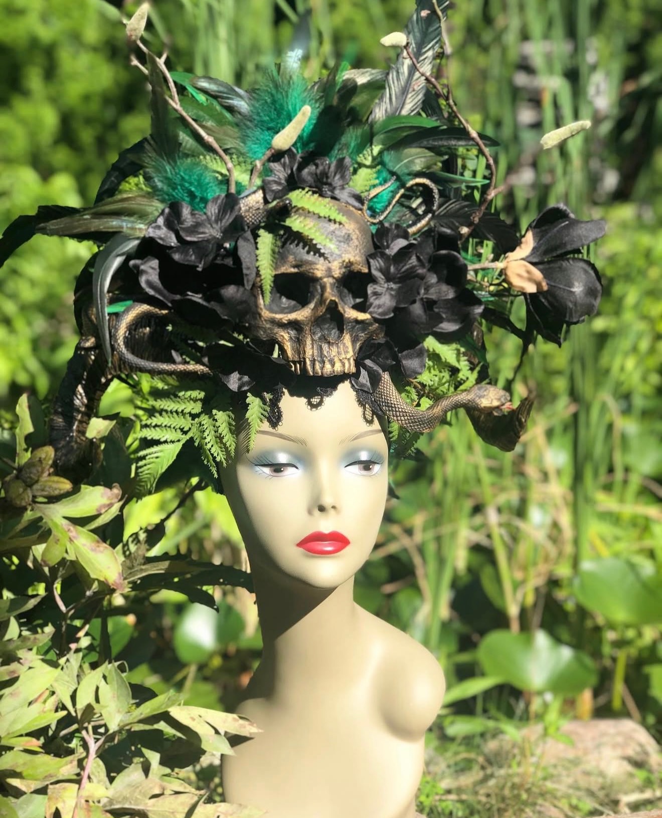 Available now Green MEDUSA headdress and Shrug combo
#medusa #medusaheaddress #medusaheadpiece #medusacosplay medusacostume snake snakes snakeheaddress #snakeheadpiece headdress wearableart headpiece gorgon medusagorgon priestess
greekmythology Stheno Euryale versace mythology chicagoartist