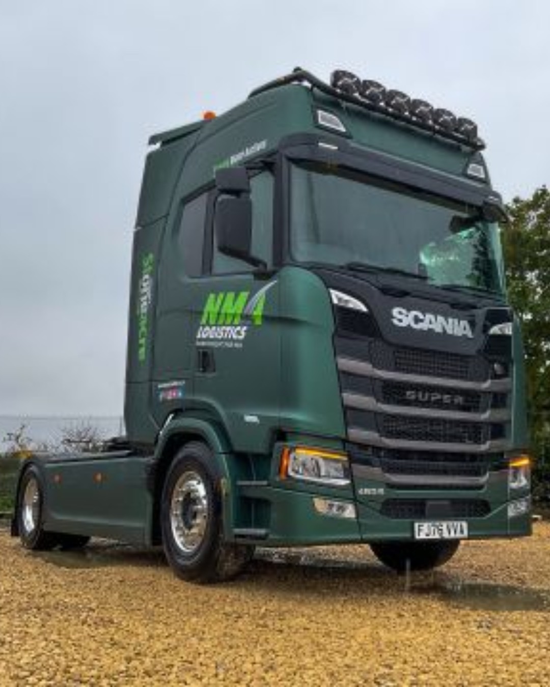 Poised and ready for action💚
This stunning Scania S460 Super unit is the epitome of Scania style, power and presence and simply takes all the attention with it's incredible silky green finish and additional light bars.
Supplied by Keltruck Account Manager, Simon McGuiness. This unit will now be maintained by the team at Keltruck Newark, for added peace of mind and maximise uptime.
#SuplliedByKeltruck #ScaniaSuper