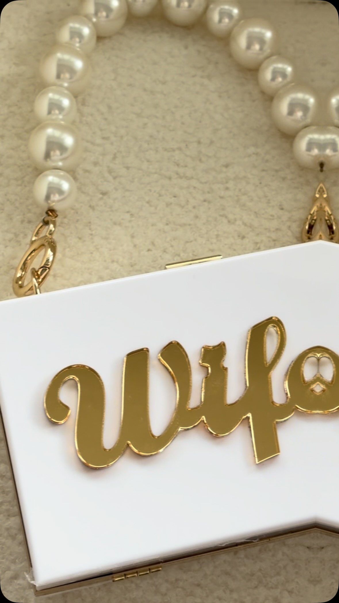 Just married looks good on you 🤍✨
Our white clutch with gold ‘Wifey’ lettering — made for your bridal era 💍🥂
#Wifey #BridalClutch #BrideToBe #WeddingAccessories #ClaudiaMaxwellDesigns