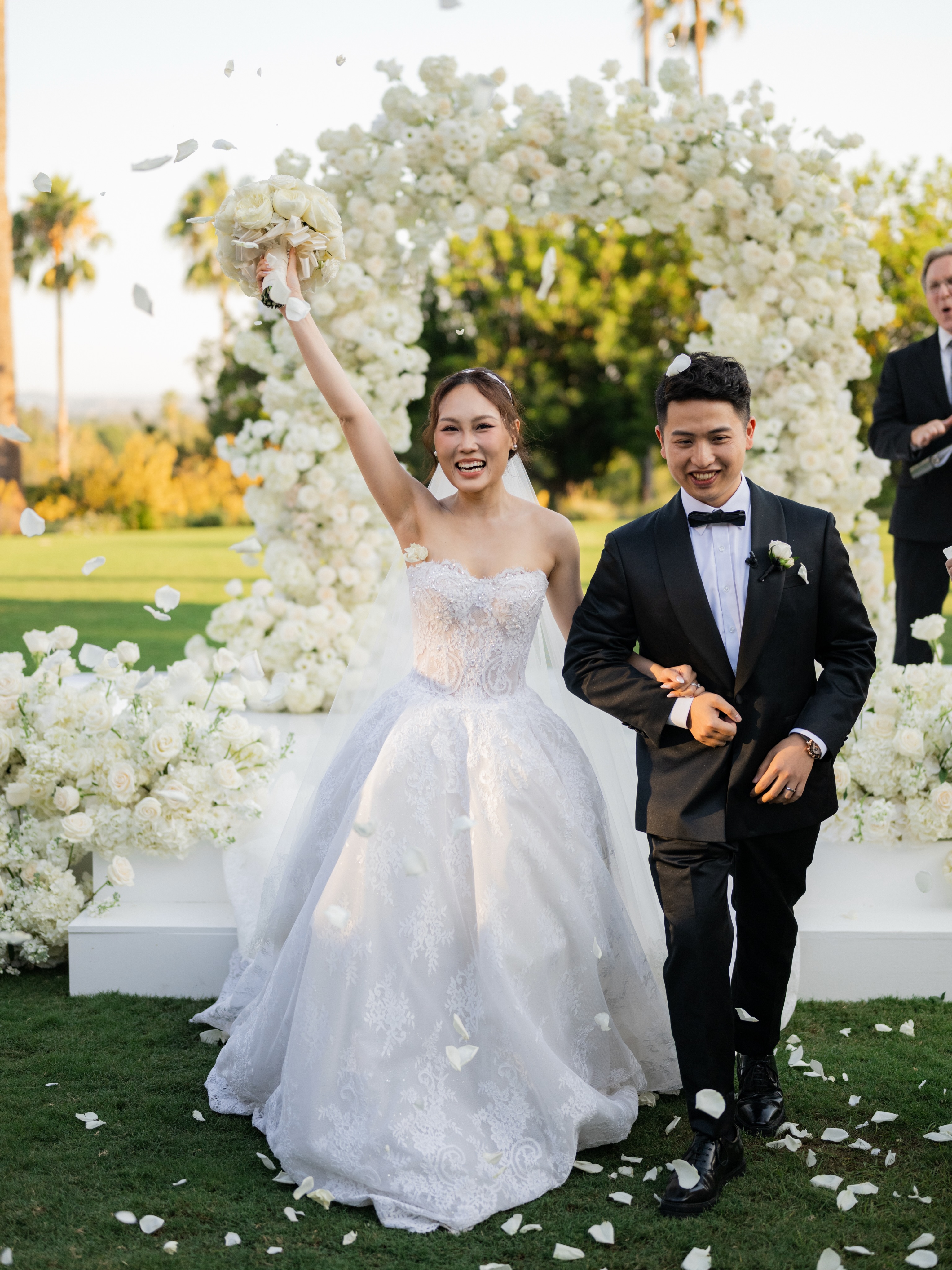 Happy Anniversary to K+K! ✨
Photography|Videography: @dmitry_shumanev @shumanevproduction_associates
Planing: @theyesstory @theyesstory_janice
Floral: @wenfloral
Lighting|Rentals: @tmmprorental @jack_tmmpro
DJ|MC: @spotlightgroove
Musicians: @omg.ocdamiamusicgroup
Officiant: @alexanderofficiants
Content Creator: @btsweddingsbyash
Rentals: @mtb_event_rentals
Venue: @langhampasadena
#theyesstory #langhampasadena