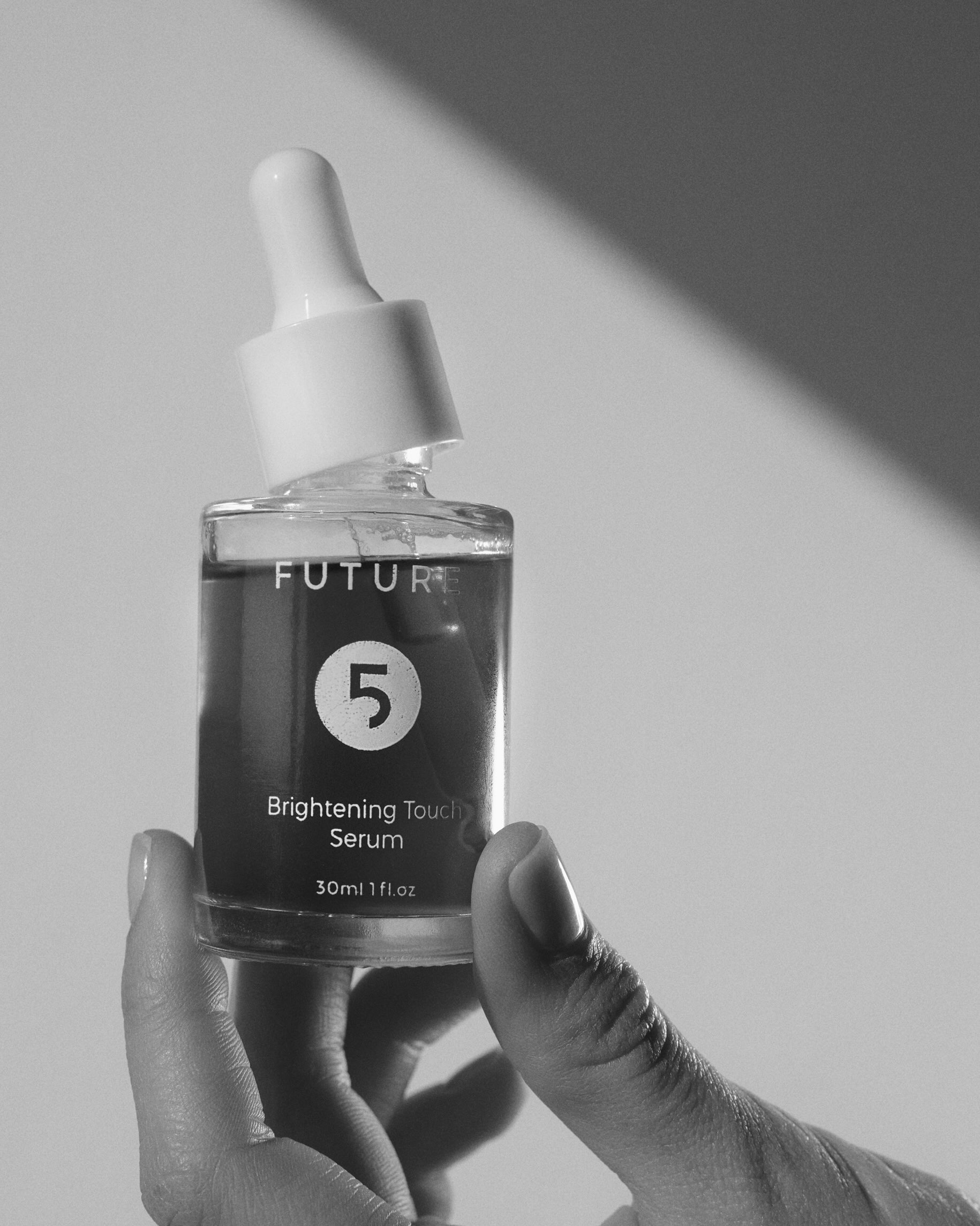 BRIGHTENING TOUUCH SERUM was created to do what many brighteners can’t: target uneven skin tone while remaining comfortable for daily use – even in summer.
Its triple-action blend supports a clearer, more radiant look without disrupting the skin’s
balance:
• Targets discoloration: Boerhaavia diffusa works on the pigmentation pathway to visibly
reduce spots and uneven tone.
• Antioxidant brightening: Hypoxis rooperi helps boost luminosity and supports a
smoother-looking complexion.
• Calms and evens: Licorice delivers soothing, antioxidant, and depigmenting support
while maintaining clarity.
Hydrating by design, this lightweight serum layers seamlessly under SPF and makeup. Use
morning and evening for a consistently brighter, more even appearance – through every season.
#FutureThe5Elements #TheFiveElementsOfBalance #FutureSkinRitual #CraftedForSkinFuture #TheCircleOfThe5Elements