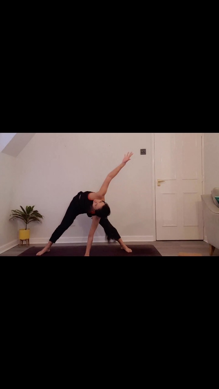 This might be an unpopular opinion but You don’t start something because you’re good at it. You start because you’re a beginner. For anyone going to new classes or thinking of joining yoga, everybody started somewhere. Even the teachers. #happyfriday #yoga #yogalover