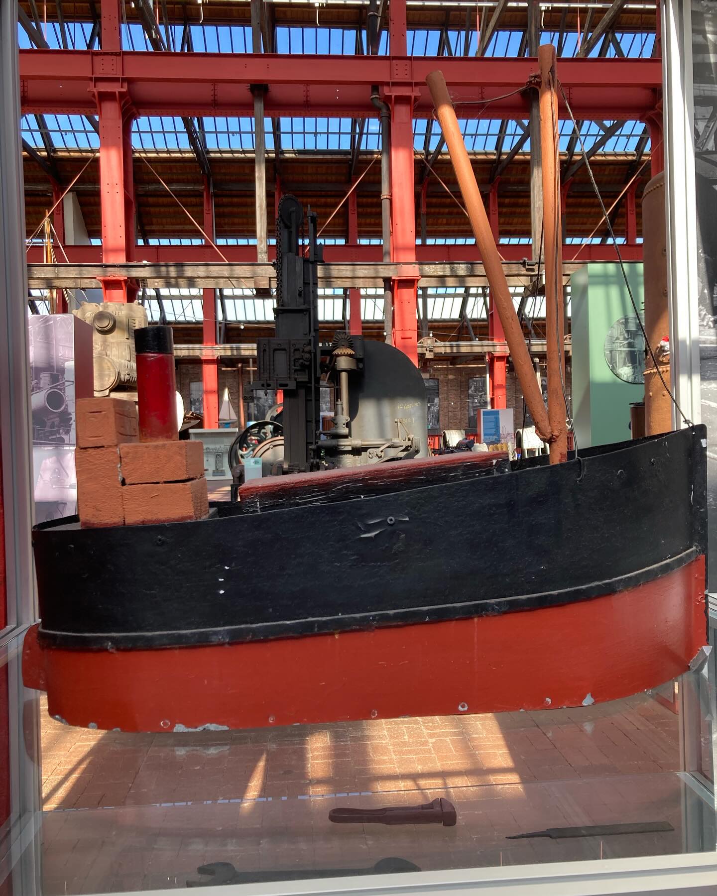Great day at @scotmaritime at a conference on scientific glassblowing with demo from Robert McLeod and lots of interesting discussions. The day ended with a fantastic tour of the @ardaghglass factory. I had a display along with @rainbowglass_2001 and @inventors_gin.co #glassblowing #scientificglassblowing