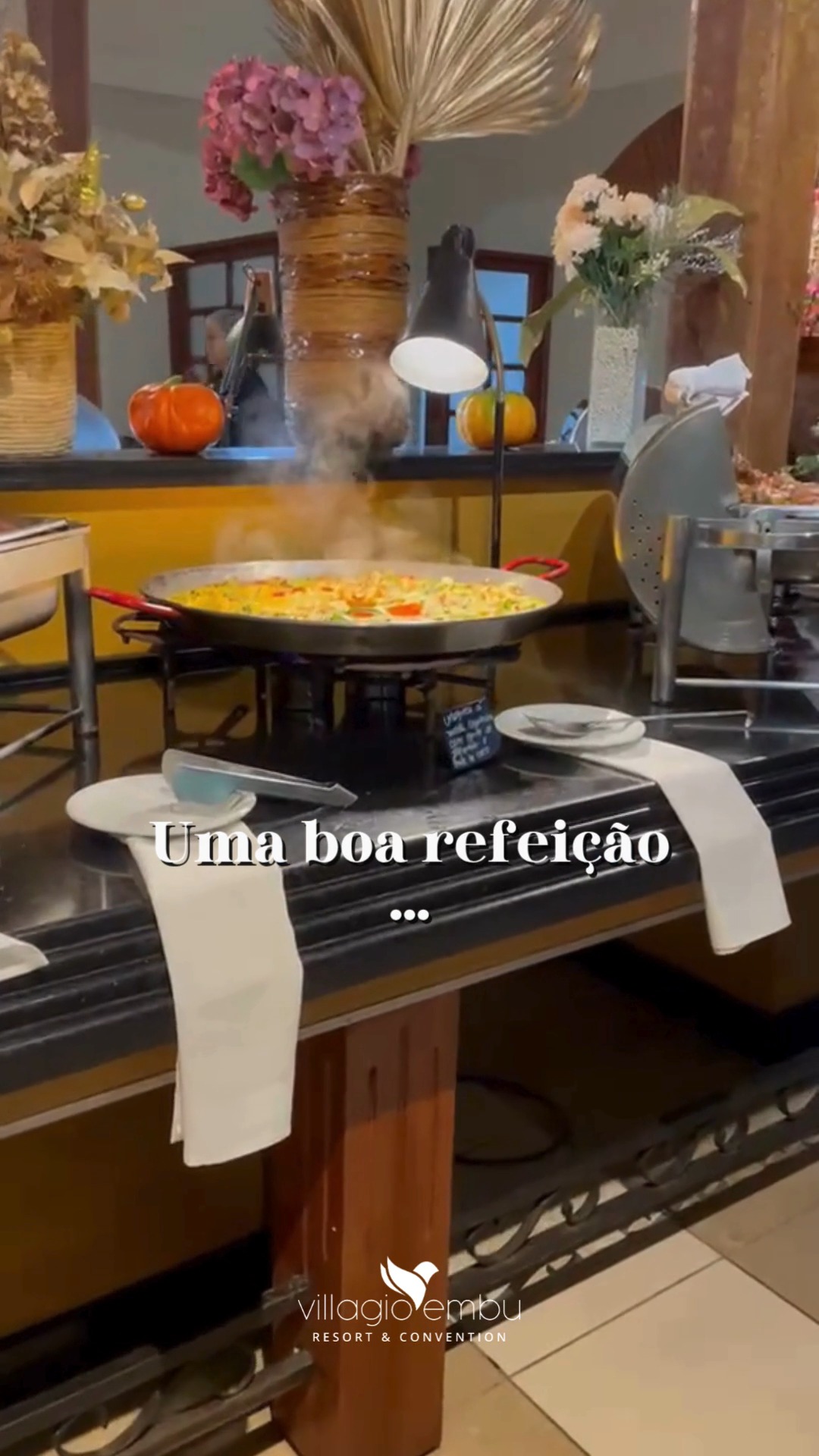 Uma boa experiência também passa pelo sabor.
No Villagio Embu, cada refeição é parte da experiência de se hospedar, relaxar e aproveitar bons momentos.
Nossa gastronomia combina sabores da culinária brasileira e comidas do campo com técnicas contemporâneas, utilizando ingredientes selecionados para criar pratos que agradam a diferentes paladares.
Do café da manhã ao jantar, passando pelo almoço e pelos momentos de descontração no Bar da Piscina, você encontra opções para transformar cada refeição em uma experiência especial.
Porque no Villagio Embu, descansar também é comer bem.
Conheça nossa gastronomia e descubra os sabores que fazem parte da experiência Villagio.
#VillagioEmbu #Gastronomia #Restaurante #EmbuDasArtes #Resort #ExperiênciaVillagio #CulináriaBrasileira #Sabores