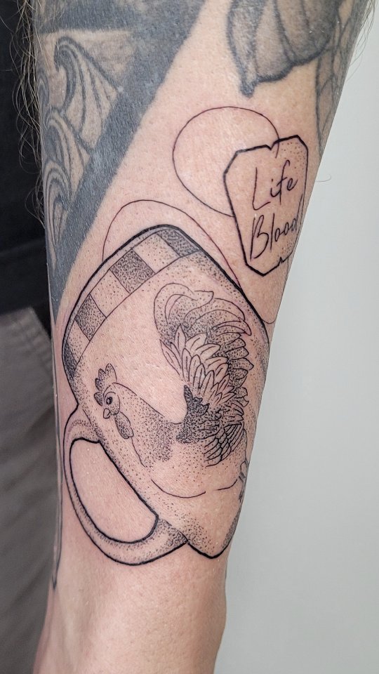 What a cool way to commemorate a loved one: with one of their favorite things!
#memorialtattoo #teatattoo
#tattoo #abbotsford #comoxvalley