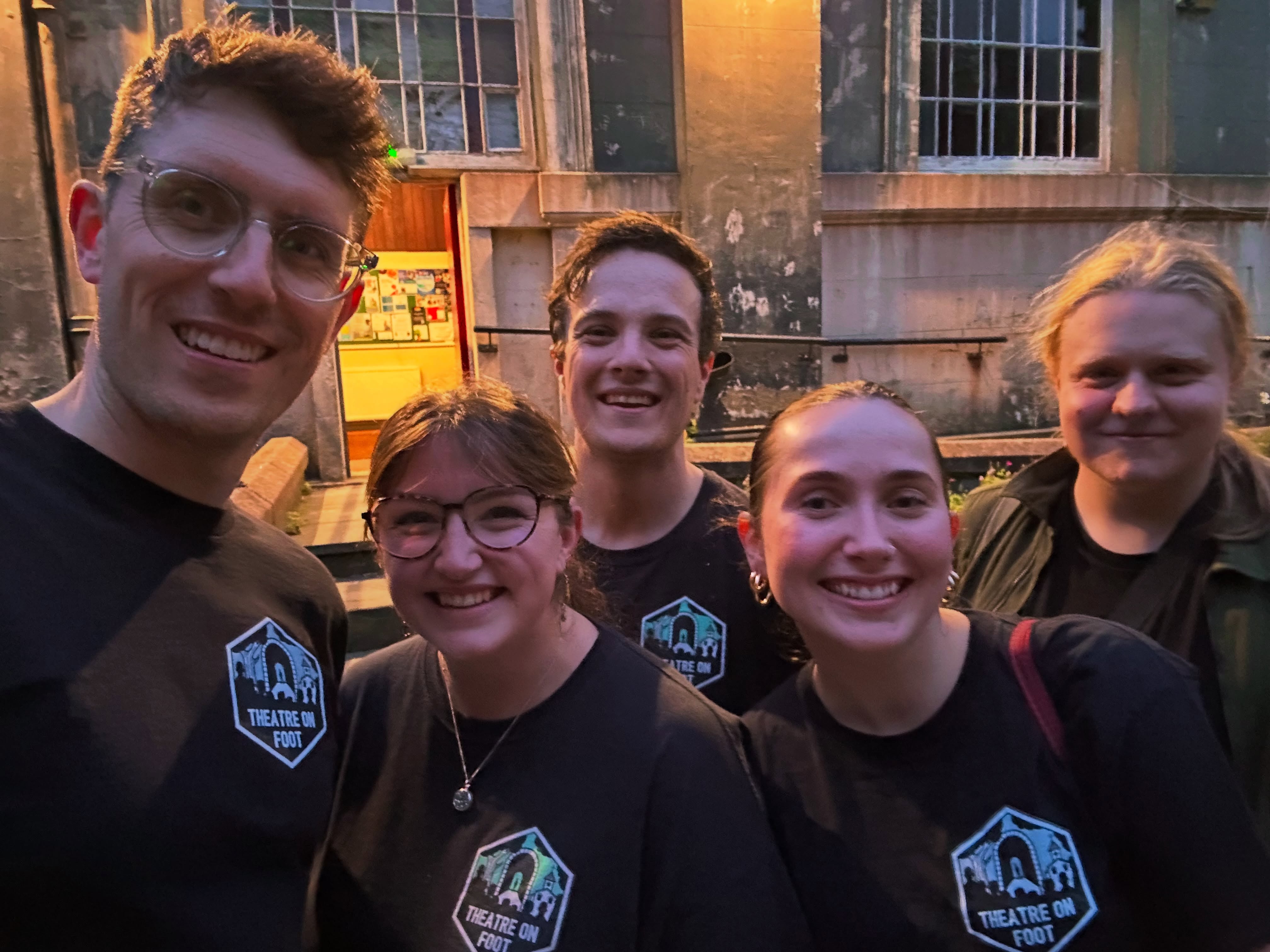 After dark, during the ‘get-out’ for a recent play. 🎭
Kane, Dayna, Grace, Liam, Charlie… plus Laura, Savannah, Evi and Holly are excited to make more theatre, film and memories with you throughout this Autumn Term & beyond. 😃
BRING IT ON 🍂
#drama #play #actingclass #southliverpool #theatres