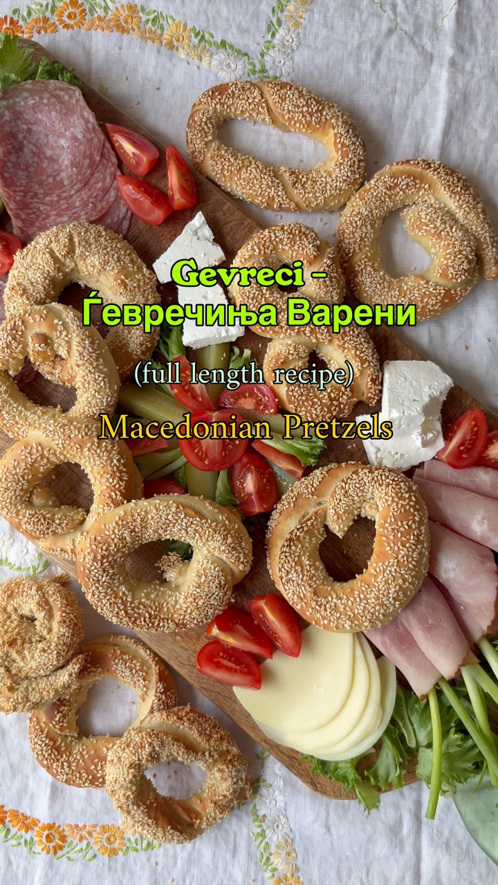 Ѓевречиња are officially on the blog! 🥨🤍
The full recipe, the story behind them, and everything I learned baking my way through generations of memory — it’s all up now. Link in bio if you want to give these a try (and maybe fall in love with them the way I did).
🇲🇰 Целиот рецепт за Ѓевречиња е сега на блогот — со целата приказна и наследство зад него. Линк во био 🤍
https://www.spreadsomedoughtoday.com/recipe/macedonian-pretzels-recipe-ѓевречиња-македонски-ѓевречиња-рецепт
📍 Spread Some Dough Today