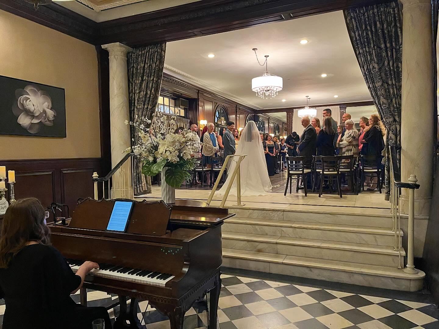 My first wedding at Salvatoreβs. Was delightful to work with this great pianist so that I could focus on my setup and the room lighting. Also grabbed a selfie with the sweet officiant pre-ceremony. See last slide for a short video. πΆπ
