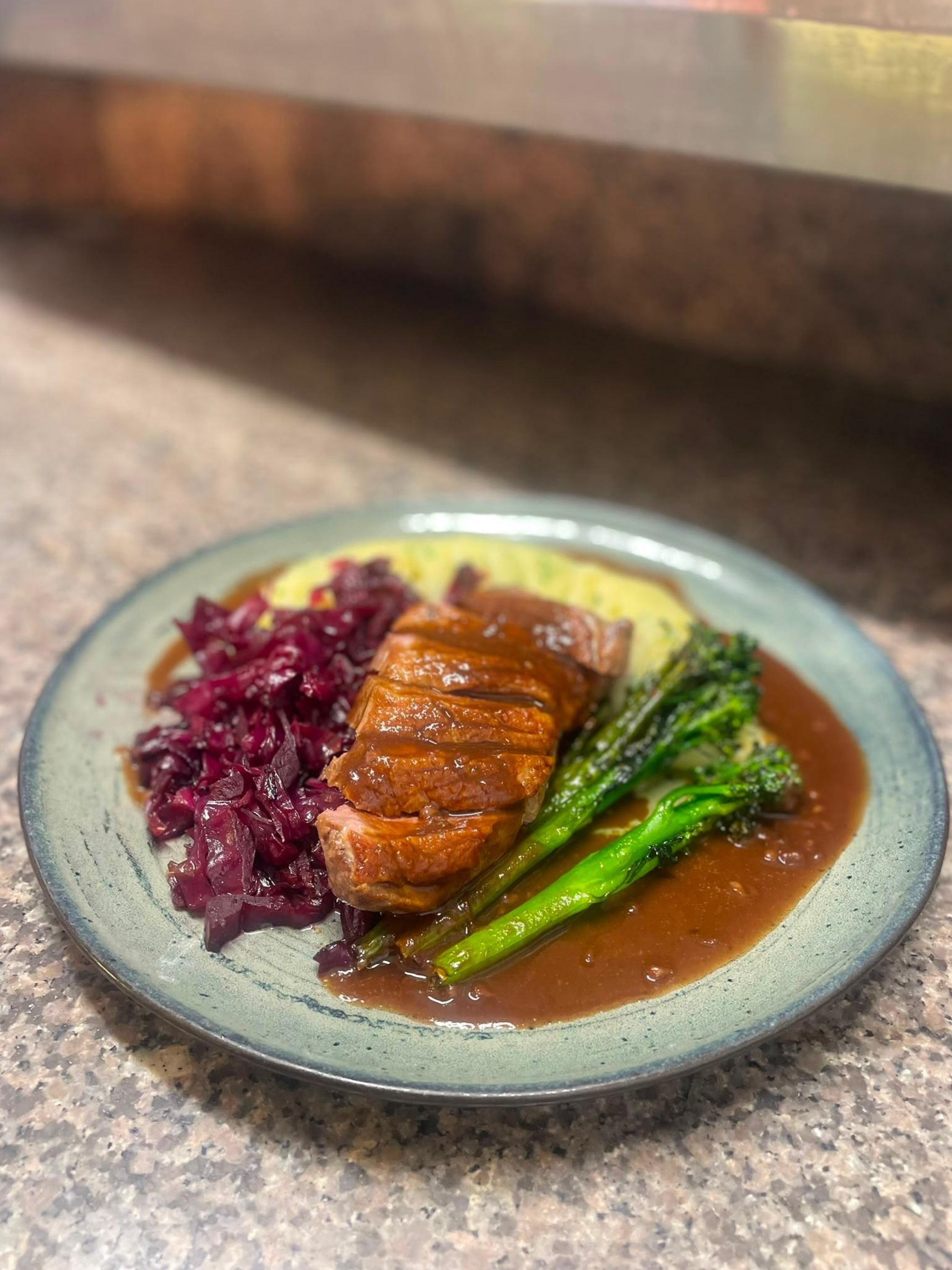 ✨TONIGHT’S SPECIAL✨
- Duck breast, herb & garlic mash, braised cabbage & blackberry jus.
#bristolgoodfood #bristolwheretoeat #bristolhenleazefood #bristolmealsout