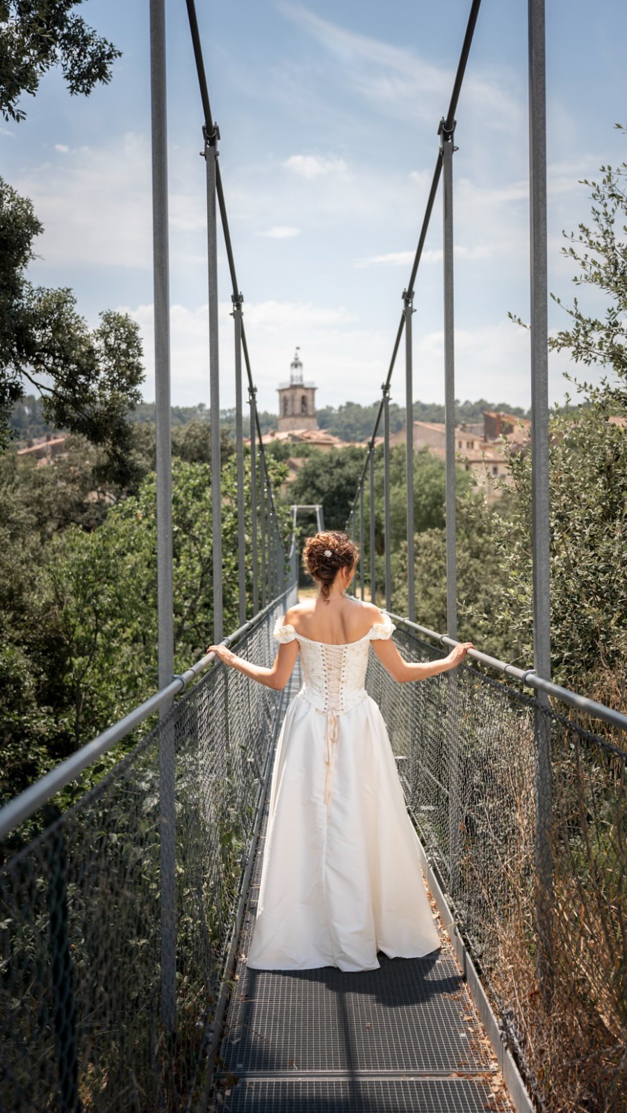 🤍MARTINE 🤍
Un chignon romantique, des boucles délicates et une touche florale pour sublimer Martine en ce jour si précieux.
Chaque mariée est unique, et c’est toujours un immense bonheur de créer une coiffure qui lui ressemble et dans laquelle elle se sent belle, confiante et rayonnante.
Merci Martine pour ta confiance. Je te souhaite une vie remplie d’amour, de bonheur et de merveilleux souvenirs.
📍 Coiff’Event83 Hair by Haingo
🏡 Salon privé et événementiel
147 boulevard des Remparts, 83300 Draguignan
📞 06 13 08 27 87
📧 coiffevent83@gmail.com
🌐 www.coiffevent83.fr
📲 Instagram : @coiffevent83_haingo
#CoiffEvent83 #CoiffureMariée #Mariage2026 #BridalHair #weddinghair