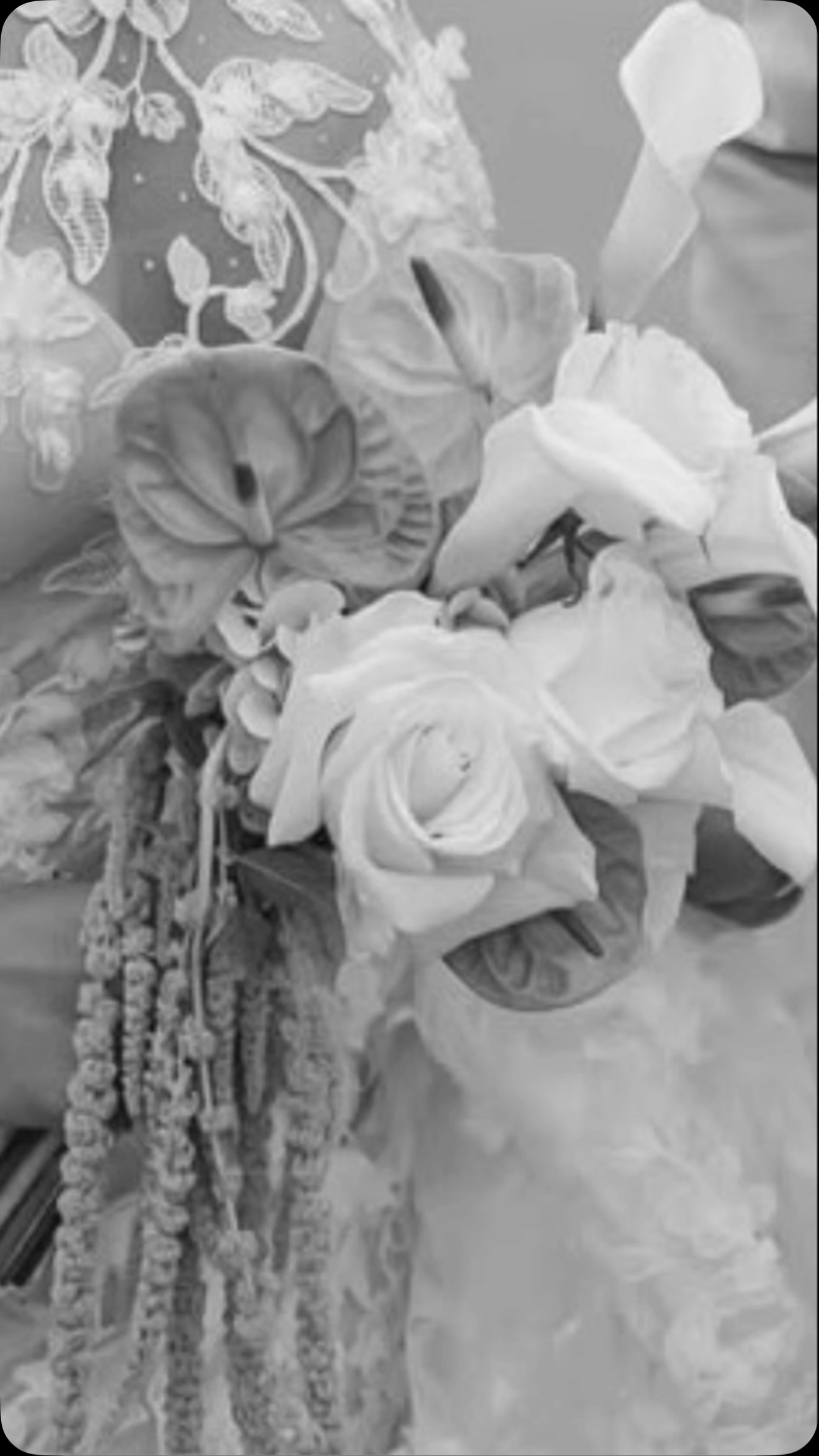 How beautiful does Chanel’s bouquet look in Black & White. A bouquet that looks so effortless but tests the skills of us florists.
@braxtedparkweddings
@_laurenmayphotography
#weddingflowers #essexflorist #weddinginspiration #floraldesign