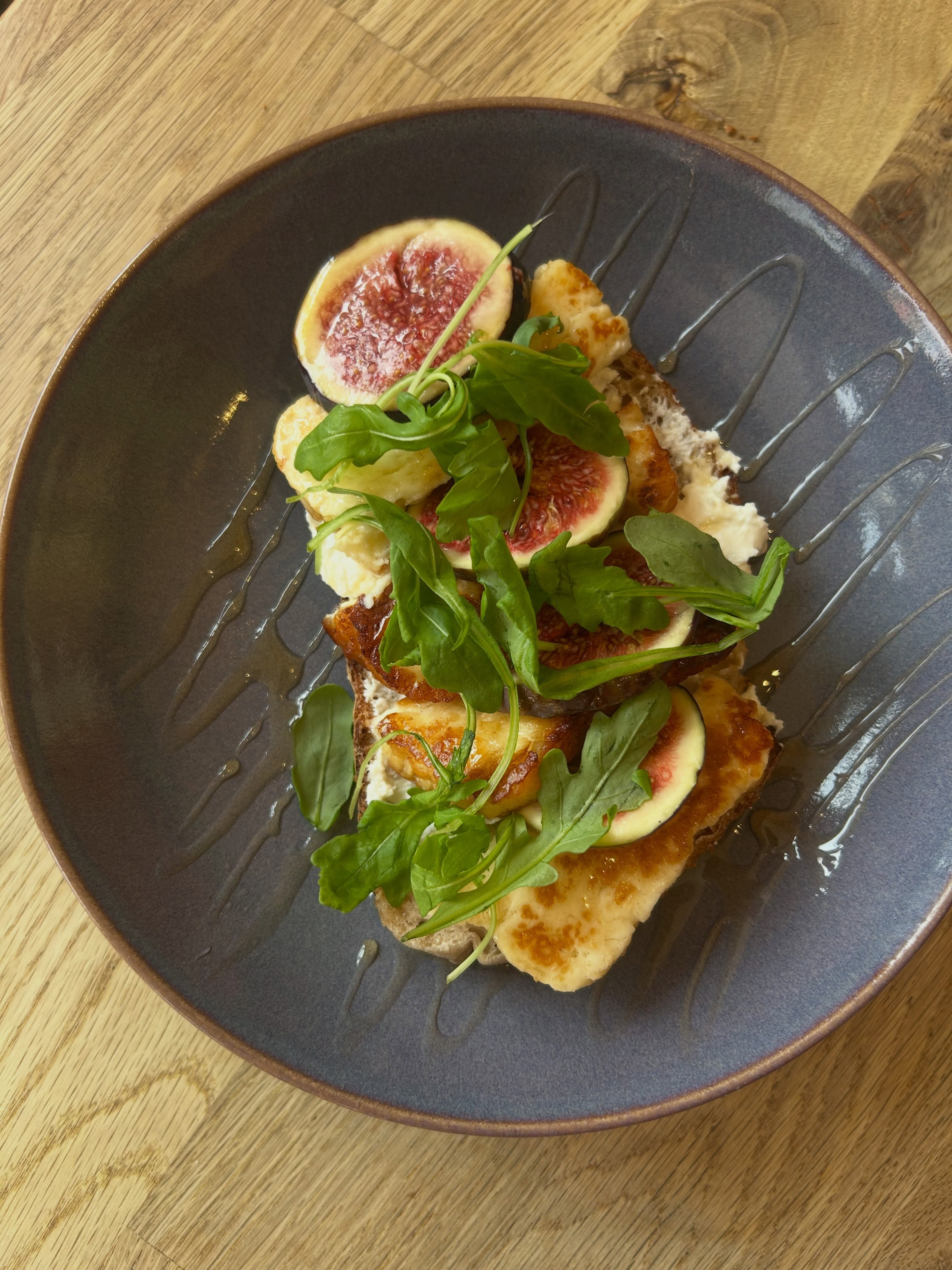Whatās on our special board this weekend?!
ā¢Ricotta, figs, halloumi & rocket on toasted sourdough & drizzled with hot honey.
ā¢Cajun chicken shawarma on a warm flatbread with mixed salad, garlic mayo & pink pickled onions.
Fresh bakes š§
ā¢Kinder chocolate brownie
ā¢Milkybar cake
ā¢Raspberry & vanilla cake
ā¢Mint aero cheesecake
ā¢Lemon & blackberry scones
ā¢Sticky toffee cake
š