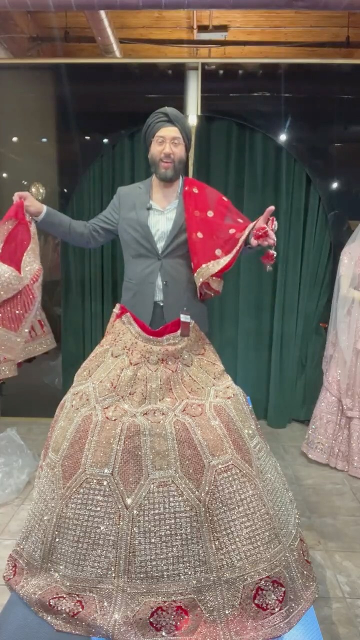 Wait for the #ShowStopper at the End!
#Unboxing 2027 #Bridal Collection @chandanheritage
Just a small sneak peak of some collections to take a look at here at our #Brampton Location.
Drop us a dm to start your bridal journey! ❤️