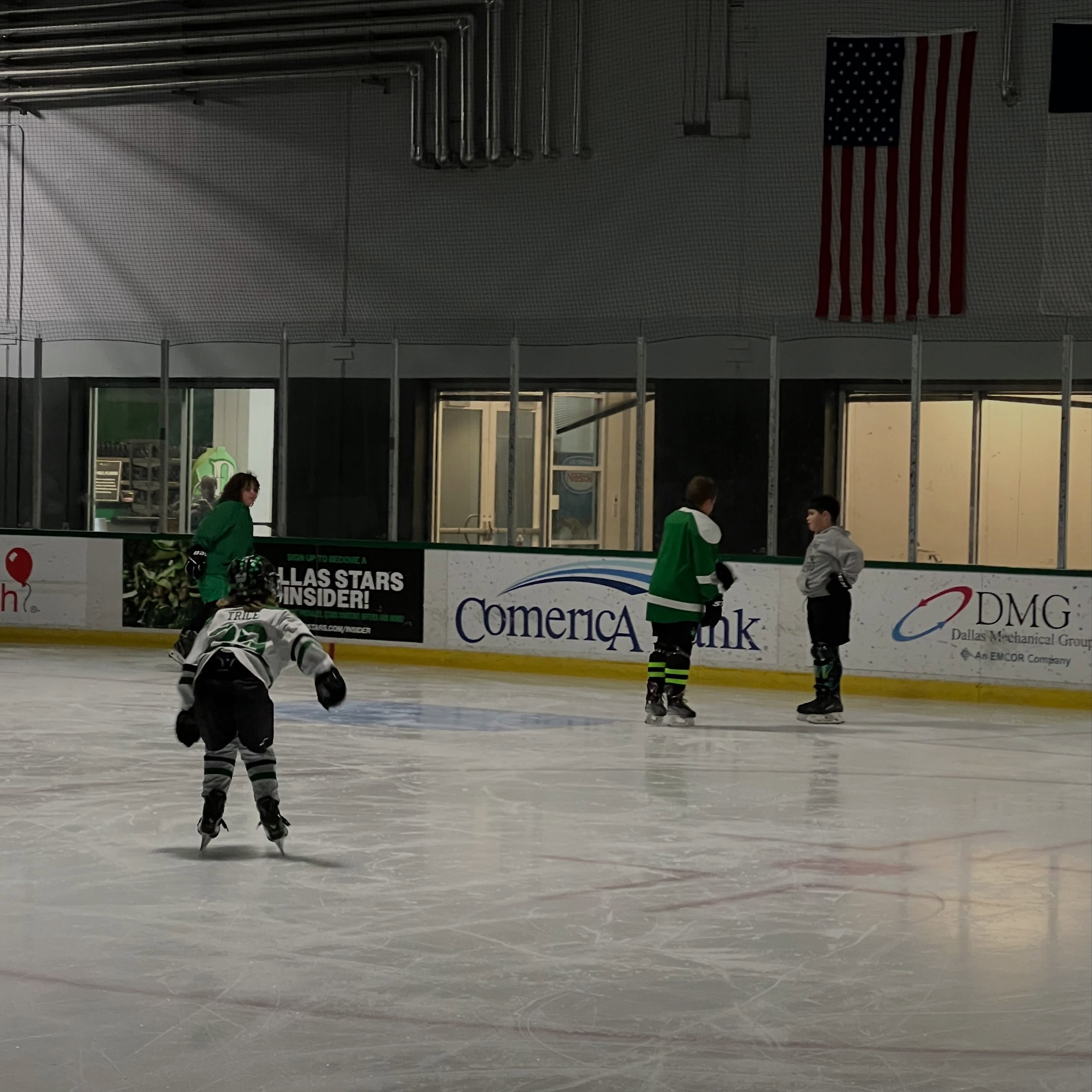 Building skills with friends 🏒 🥅