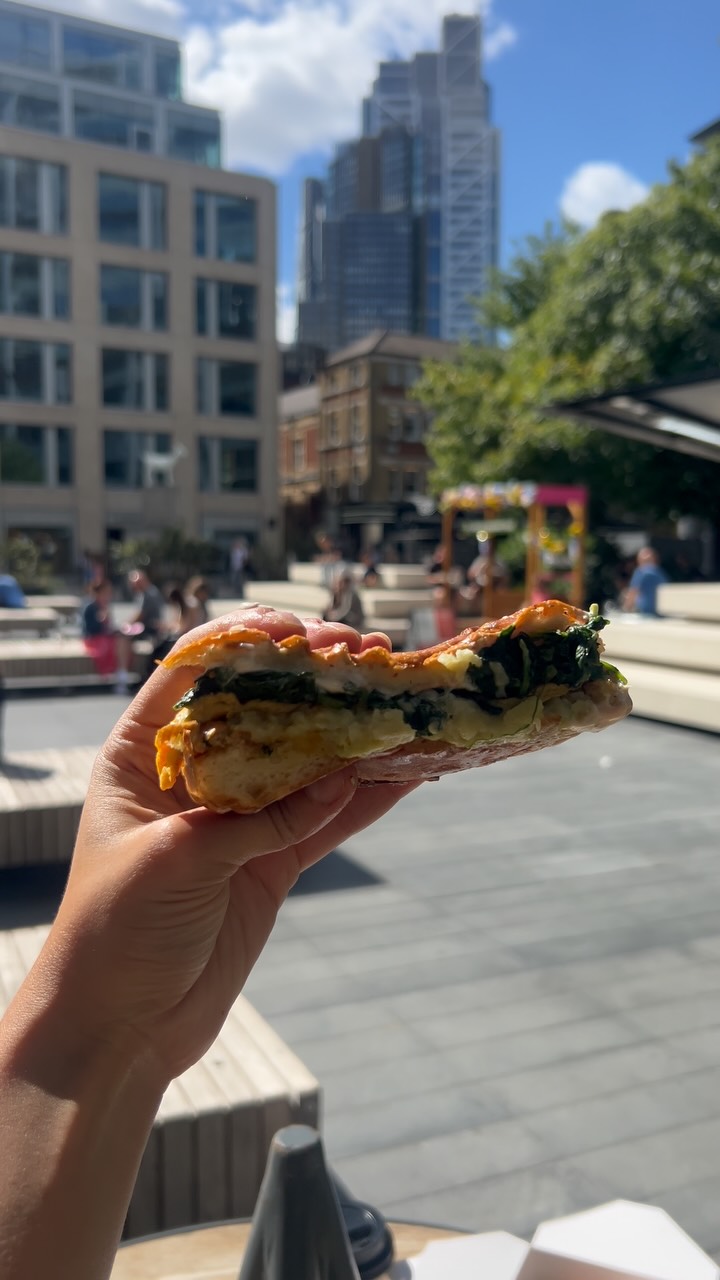 Happy Sunday ☀️ Proper breakfast Only £10
Pick your roll 👇
🌿 Veggie — egg, spinach & potato
👑 Supreme — egg & sausage & bacon
🍳 Classic — egg & sausage
All served with crispy hash browns and your drink of choice ☕🧃
Because Mamma loves you 😘
📍 Spitalfields Market — come say ciao
🛒 Order online → link in bio
#MammasGoodies #HappySunday #SundayBreakfast
#BreakfastDeal #Spitalfields 🤍