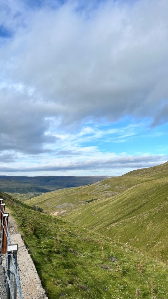 POV: You've just discovered a road in North Yorkshire with stunning scenery and amazing views 😍
"One of England's most spectacular roads" with breathtaking views of the countryside on all sides ⛰️
The 2-mile route between Hawes and Thwaite features 16 corners and rises 1690ft above sea level. The pass is named after the Buttertubs - dramatic limestone potholes on the route 📷
📍Buttertubs Pass, Yorkshire Dales
#visitnorthyorkshire