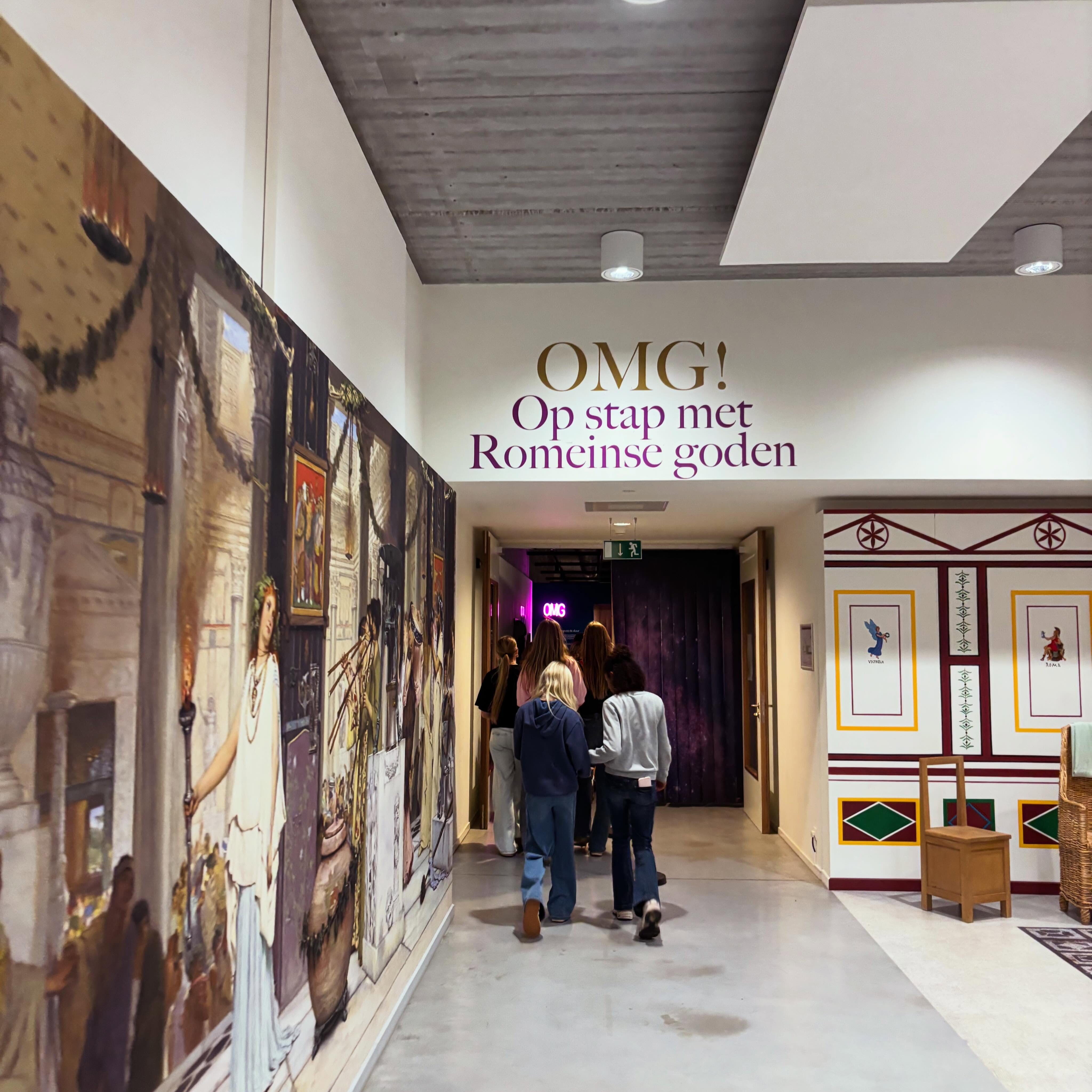 OMG! O my god(s)! De tweedes van Campus Evergem en Oostakker verkenden tijdens de maand september de tentoonstelling in Velzeke over het geloof bij de Gallo-Romeinen. 2AEV1 en 2AEV3 konden alvast ook genieten van een unicum in Europa: de houtgestookte glasoven smeulde!
