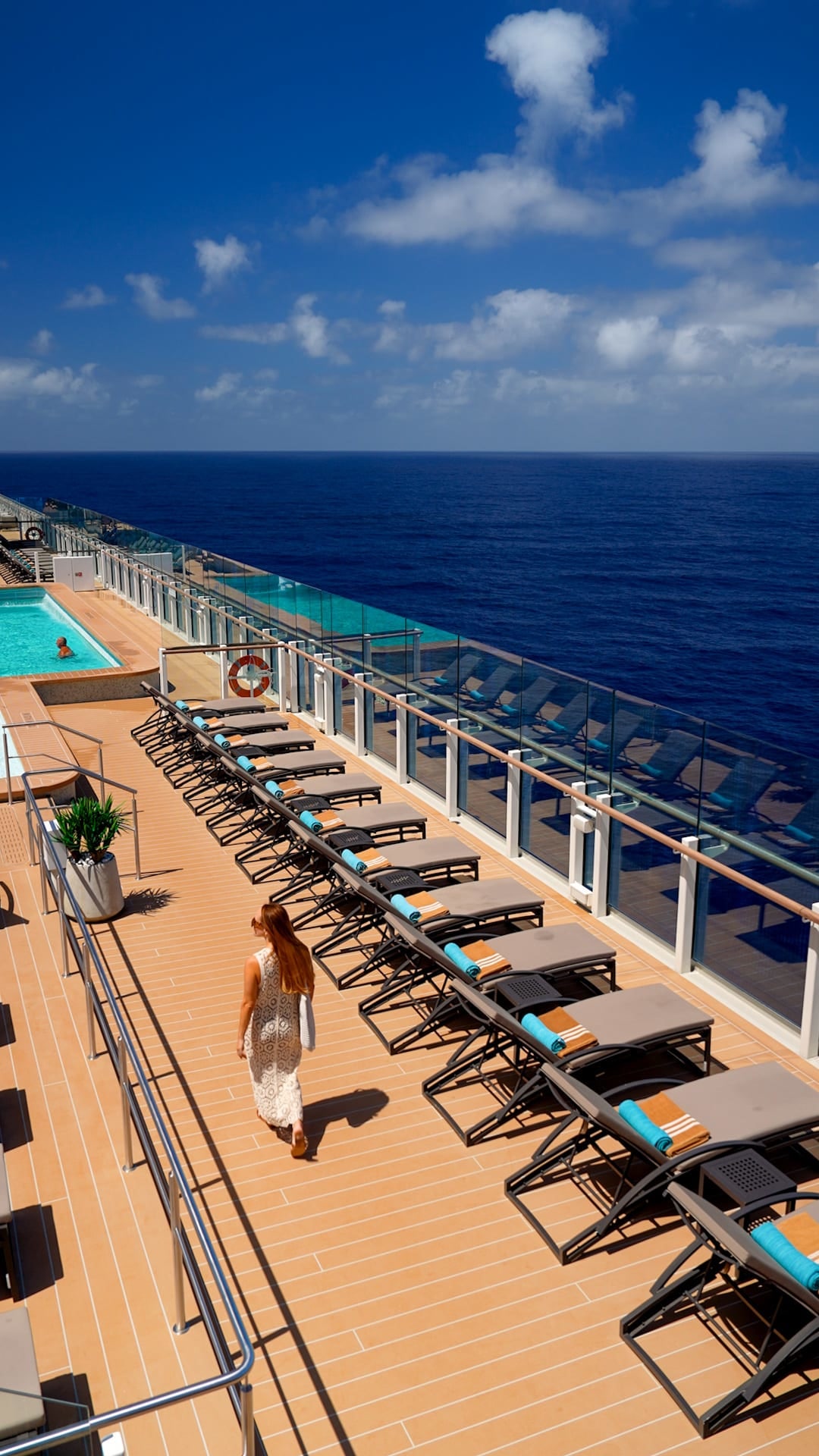 On Silversea, a sea day feels like its own destination.
Breakfast on the balcony, a slow sauna session, and hours by the pool with no reason to check the time. Lunch at Atlantide, an easy art class, and cocktails in the suite as the evening starts to glow. Sunset at the Dusk Bar, a live show to end the night, and the sense that everything has finally found its rhythm.