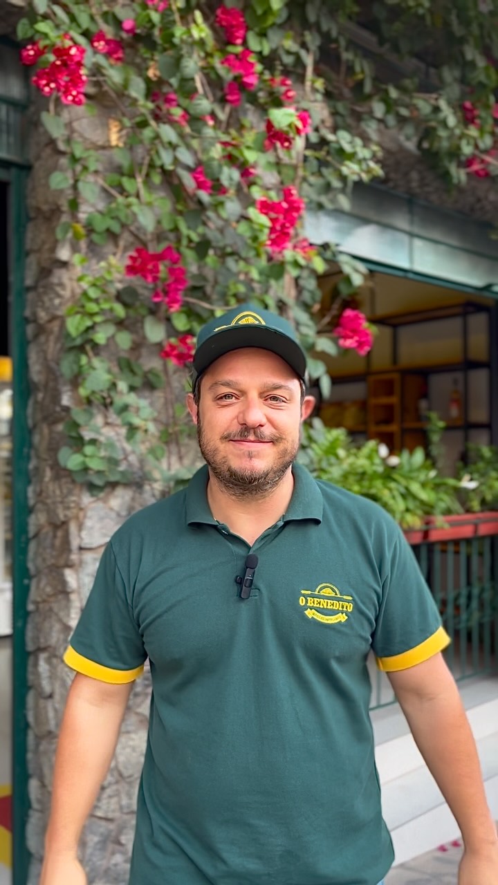Todo ano, no início da primavera, nossos canteiros de espinafre nos presenteiam com uma colheita especialmente pujante. E, como acreditamos que as melhores coisas acontecem quando respeitamos o tempo da natureza, vamos aproveitar essa abundância para produzir muito rondele de ricota e espinafre!
Ele vai ser destaque do mês, com uma promoção especial de $45 por $30 até o final de setembro.
A sazonalidade tem dessas maravilhas: ingredientes no seu melhor momento, mais frescos, cheios de sabor e valorizando o que a terra nos oferece em cada estação.
Então, aproveite enquanto a safra dura e venha nos fazer uma visita ou faça seu pedido pelo link disponível na bio.