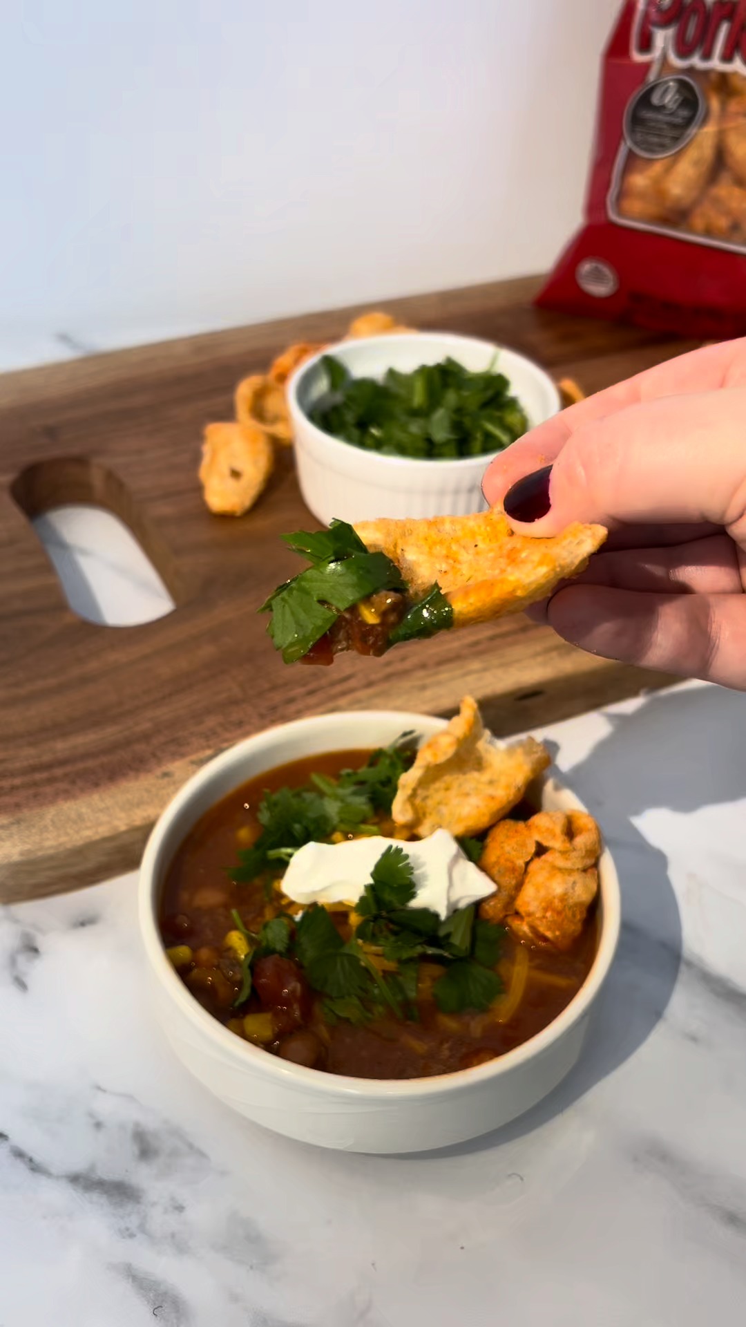 Taco Tuesday, soup edition. 🌮🥣
Loaded with flavor and topped with a crunchy handful of pork rinds. 👀🔥
Save this one for dinner!