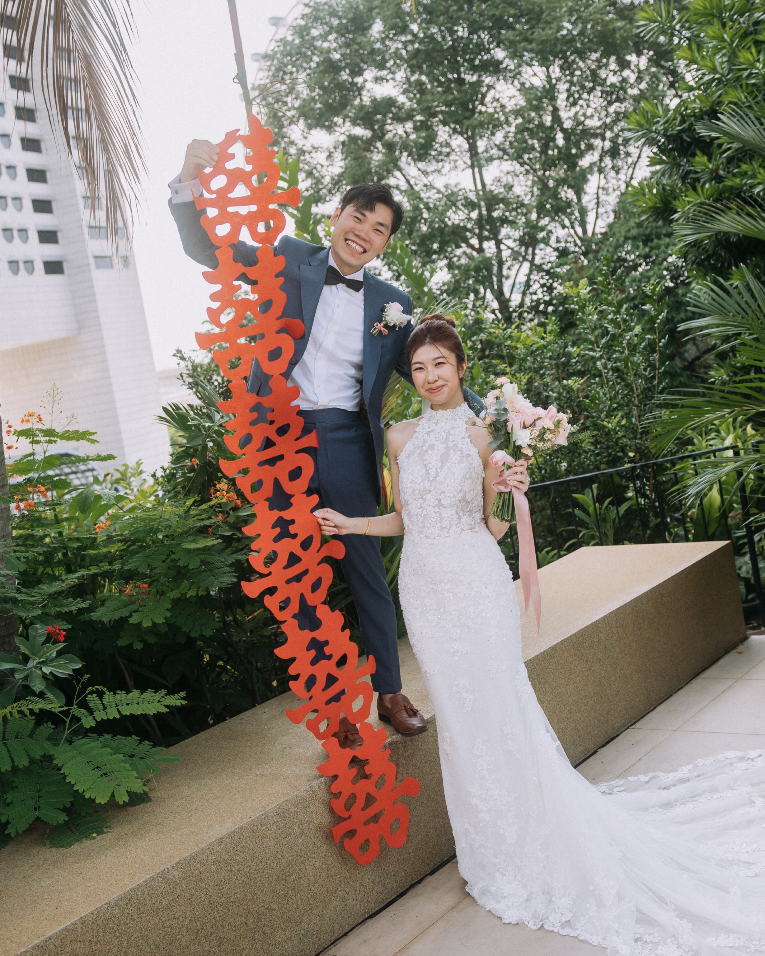 The kind of happiness you can’t pose for — just pure love, laughter, and a 囍! Benjamin & Janel
•
pg // @freddywongphotography
vg // @sjsjason
mua // @raineyeomakeup
gown // @digiobridal
emcee // @emceejiayang
venue // @mo_singapore
•
#singaporeweddingphotographer #weddingphotographers #wedding #sgwedding #sgweddingphotographer