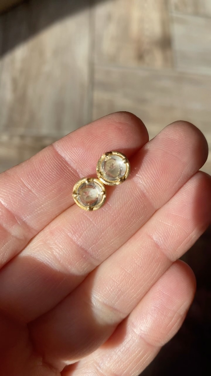 White sapphire studs in motion. They glow in sunlight. A perfect earring to make yourself feel special and know that you are glowing 🌟
✨
.
.
.
.
.
#mejiajewelry #wearitingoodhealth #longislandjeweler #madeinnewyork