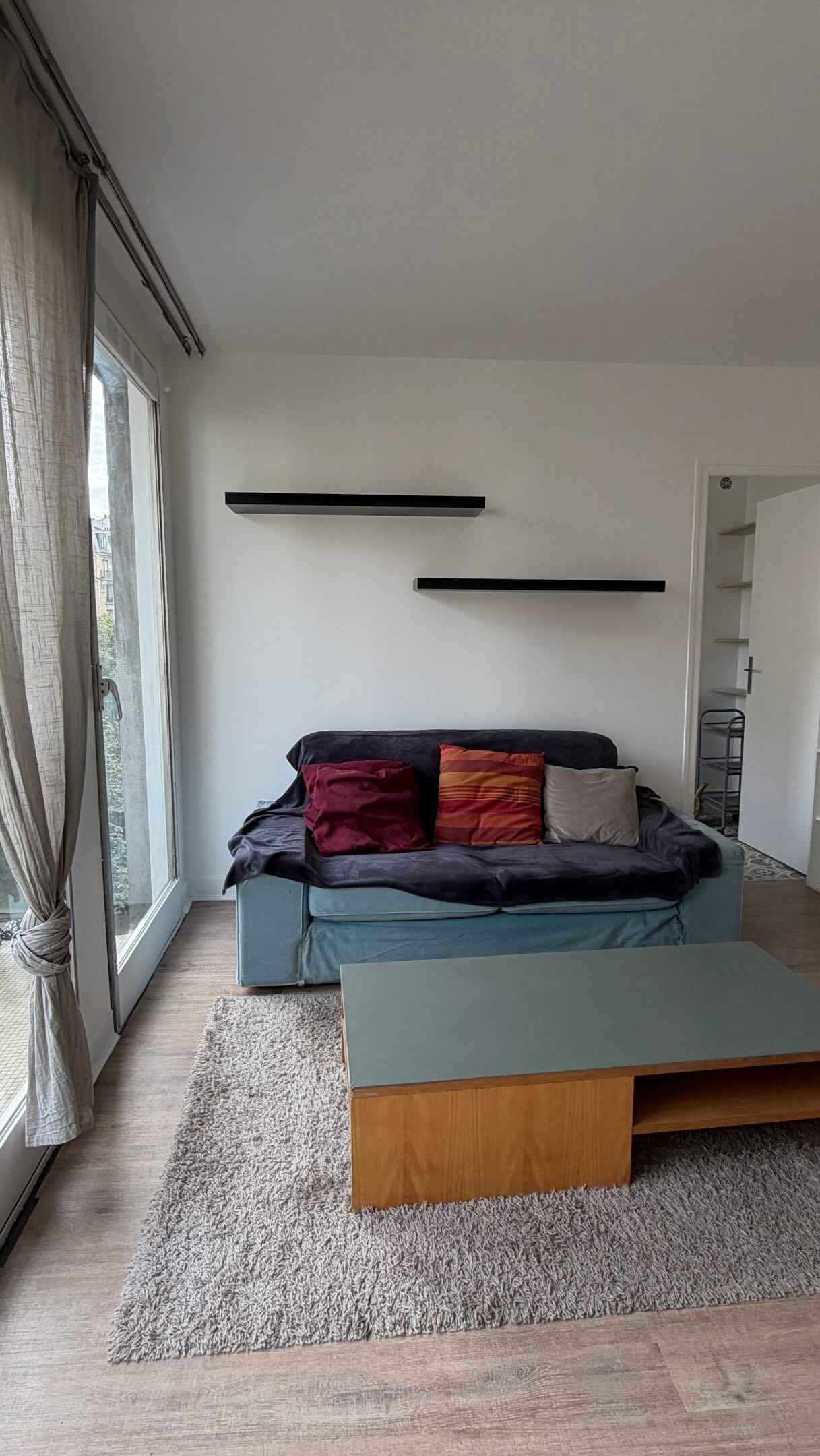 À LOUER — PARIS 15ᵉ 📍
Un deux-pièces meublé de 35,64 m², bien agencé et récemment rafraîchi, comprenant un séjour ouvert sur un balcon, une chambre, une cuisine équipée et une salle d’eau avec WC.
☀️ 4ᵉ étage avec ascenseur
🛋️ Location meublée
🌿 Balcon de 2,95 m²
🚇 Métro Convention
🔑 Disponible immédiatement
🪟 Remplacement de la baie vitrée programmé prochainement
Pour recevoir le dossier complet ou organiser une visite, écrivez-nous en message privé.
#Paris15 #ConventionParis #LocationParis #AppartementParis #LocationMeublee DeuxPieces ImmobilierParis AppartementAvecBalcon ParisImmobilier AgenceMaillot