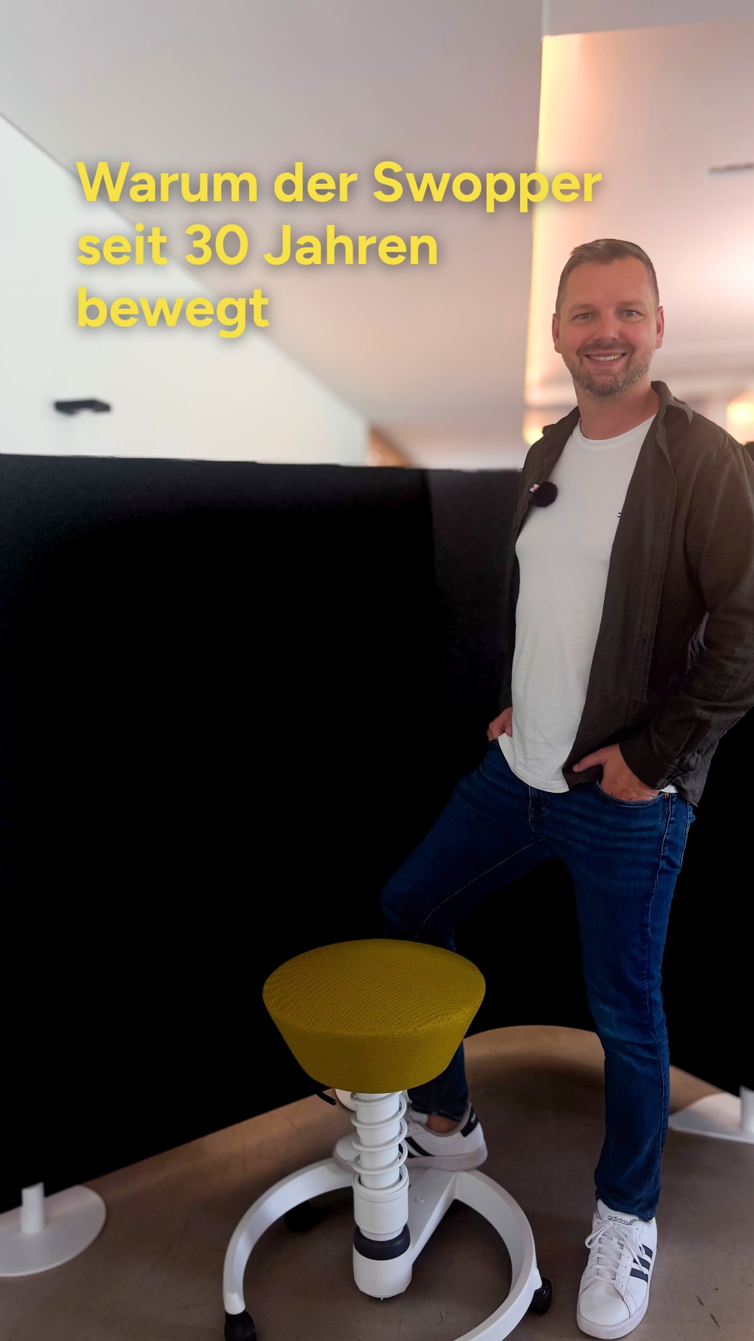 30 Jahre @aeris_active Swopper und noch immer alles andere als gewöhnlich. 🎉
Der Aktivstuhl bringt Bewegung in den Arbeitsalltag und lässt sich durch Federung und seitliche Federkraft individuell auf die jeweilige Person einstellen.
Wie sich das Ganze anfühlt, merkt man aber am besten selbst. 👀
Kommt gerne in unseren Showrooms in Neumarkt, Nürnberg, Amberg oder Weiden vorbei und probiert den Swopper direkt aus.
#WorldofOffice #Aeris #Swopper #AktivesSitzen #ErgonomischesSitzen #Büroeinrichtung #Arbeitsplatzgestaltung #ErgonomieAmArbeitsplatz
#newwork