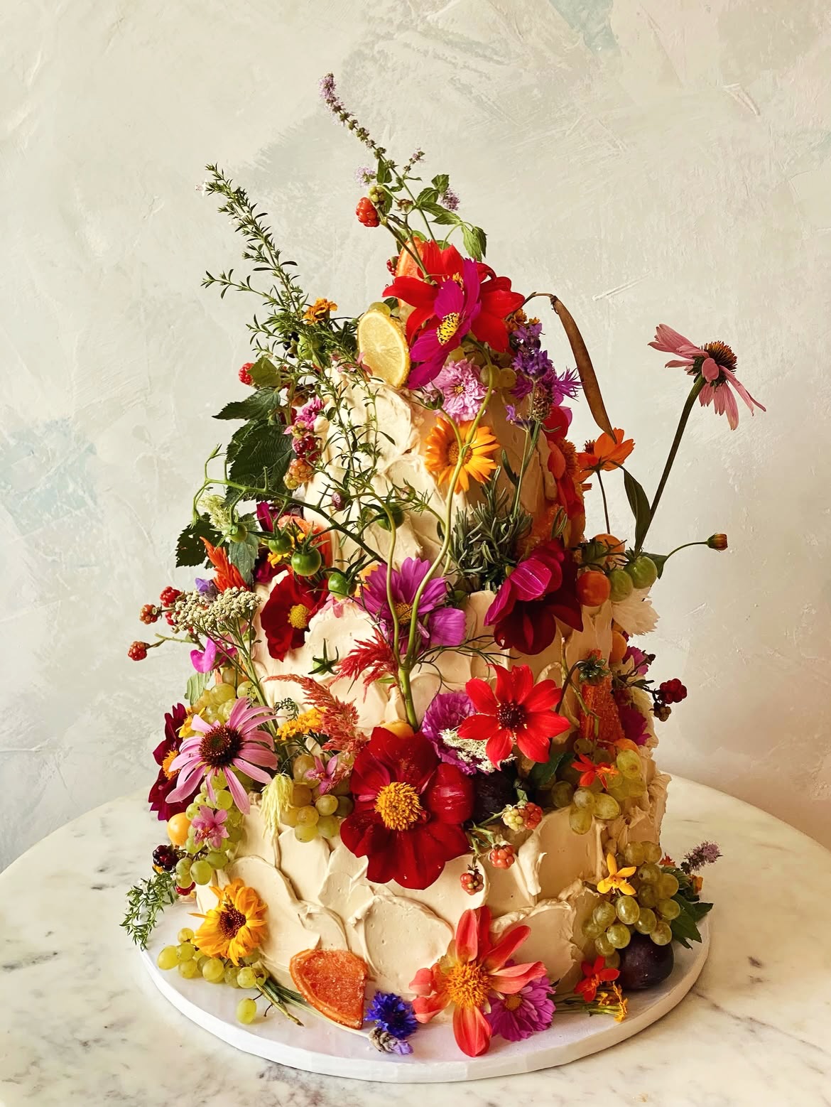 Le merveilleux gâteau tutti-frutti de @laelcakes nous fait rêver, pas vous ? 😍