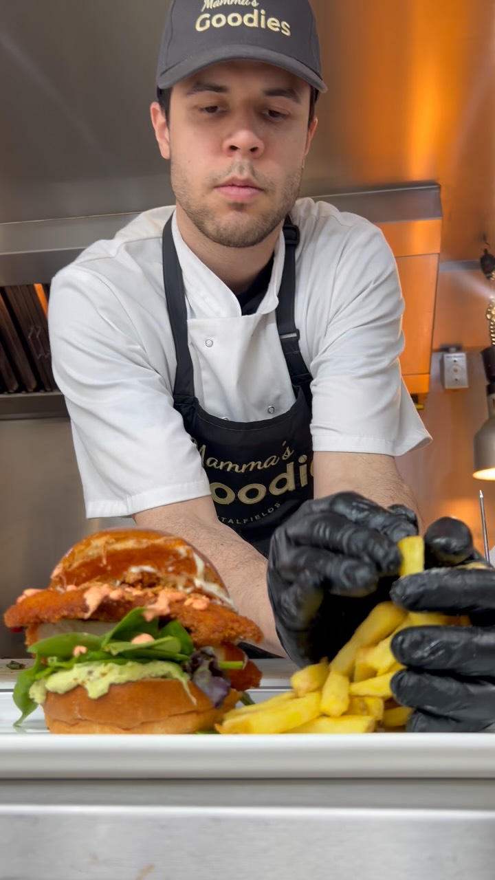 When the chef says, “You have to try this.” 🥪
One bite is all it takes. ❤️
Come hungry, leave with a new favourite.
📍 Mamma’s Goodies, Spitalfields Market
Online orders via o link