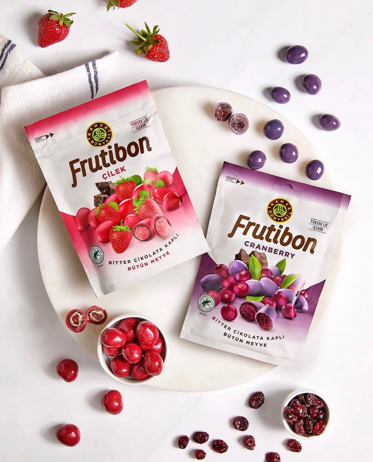 🍓🍫 A little fruit. A lot of chocolate. A whole lot of joy!
Meet Kahve Dünyası Frutibon — delicious whole fruits wrapped in rich dark chocolate. ❤️
Choose your favorite: Strawberry 🍓 or Cranberry ❤️ — or enjoy both!
✨ Perfect for a sweet break, a little treat, or sharing with someone special.
#KahveDunyasi #Frutibon #DarkChocolate #Strawberry #Cranberry