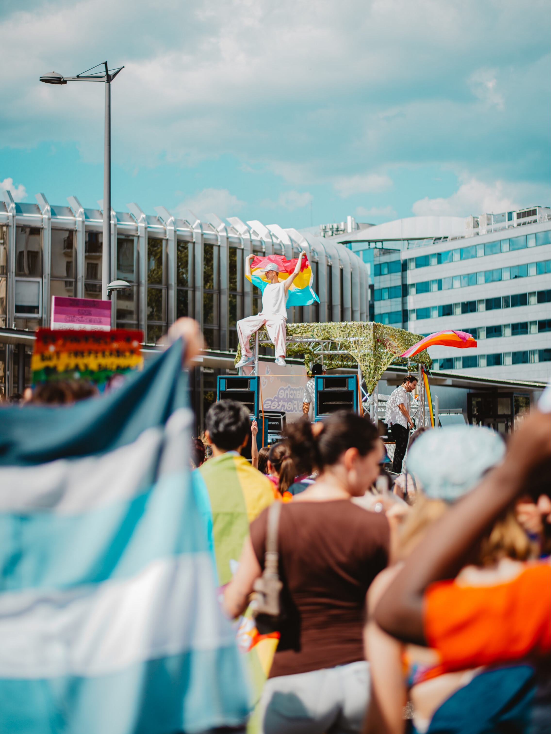 @annecypride je t’aime.
Photo : @__hallucigenia
❤️🧡💛💚