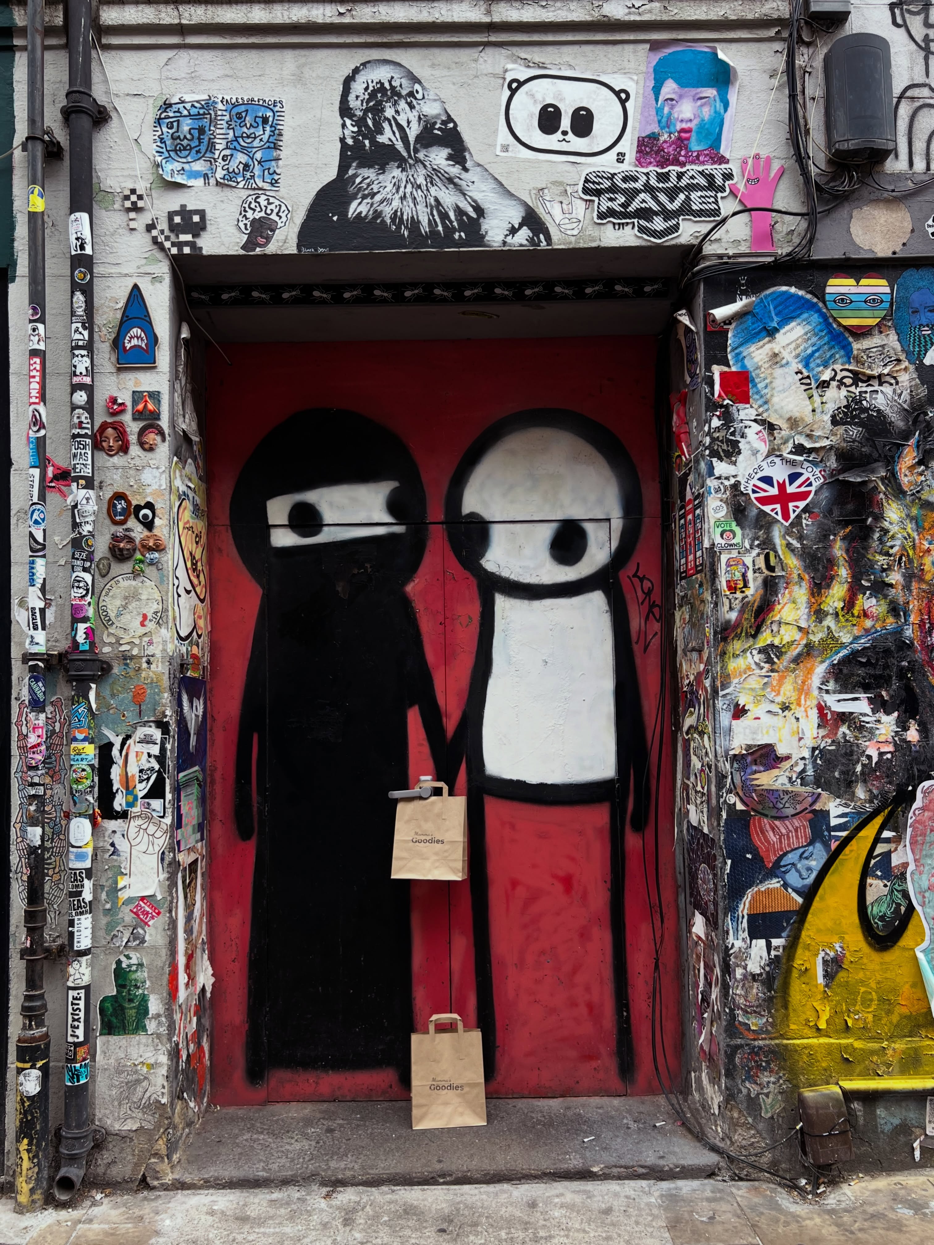 Enjoy your last days of summer, shop around, explore, soak it all in. We’ll keep you fed 🤌🥪
Proper breakfast. Exceptional coffee.
Lunch the Italian way 💚🤍❤️
And if you’re feeling lazy? 😄
We’re just one click away, straight to your door with a goodie bag 🛍️
📍 Spitalfields Market — come find us
🛒 Link in bio 👆 😉
#MammasGoodies #WeekendVibes #Spitalfields
#SpitalfieldsMarket #LondonWeekend