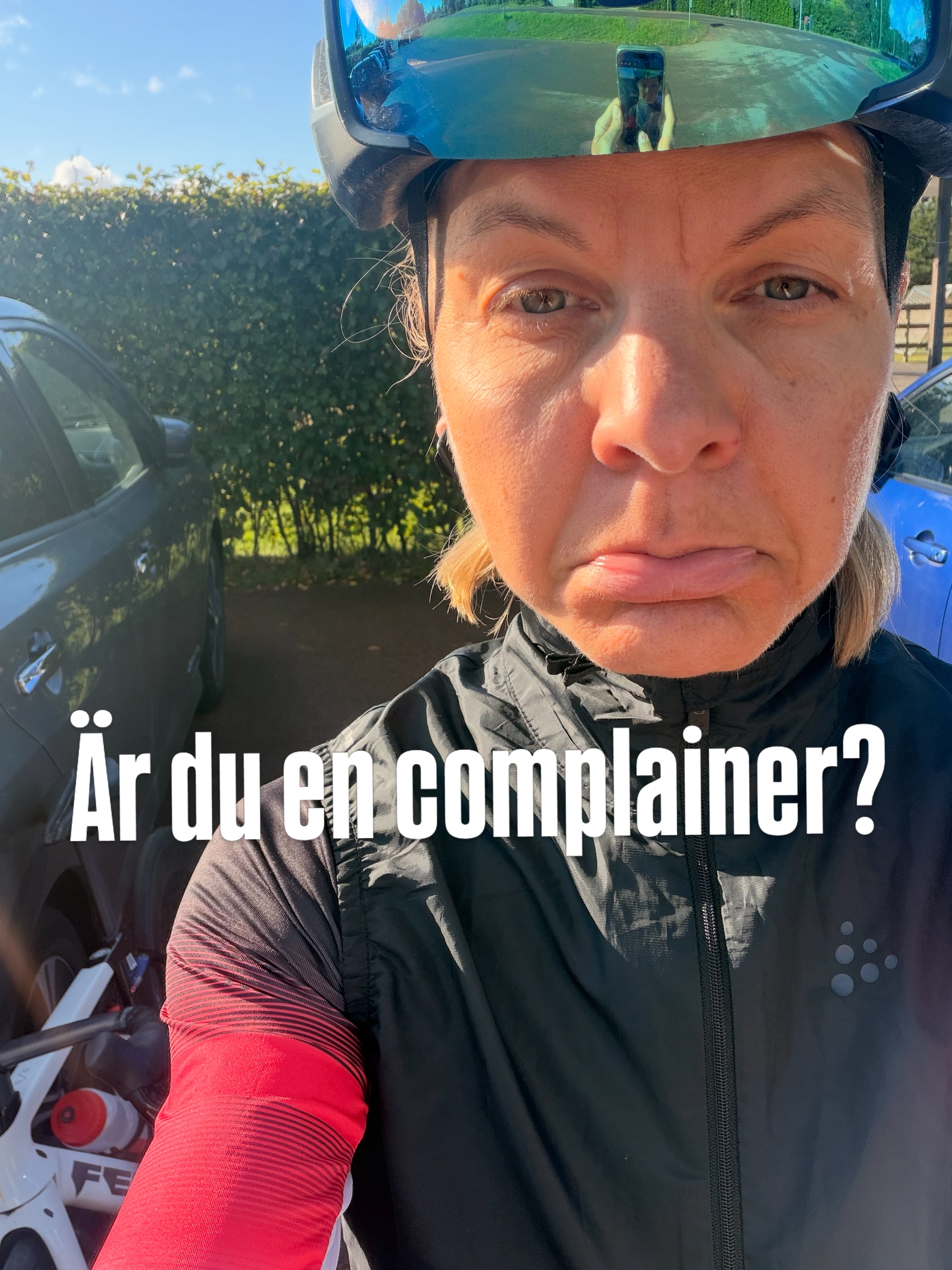 Är du en complainer? 😒
Alla blir frustrerade och missnöjda ibland. Skillnaden mellan en complainer och en non-complainer är vad man gör med missnöjet.
När träningen, kosten eller resultaten inte blir som du vill är det lätt att tänka:
“Jag har ingen disciplin.”
“Jag misslyckas alltid.”
“Ingenting fungerar för mig!”
Läs gärna mitt senaste blogginlägg som handlar om varför självkritik sällan leder framåt och varför du borde vara forskare istället för domare.
Det är sällan du som misslyckats, det är förmodligen din strategi!
🔗 Länk i min profil!