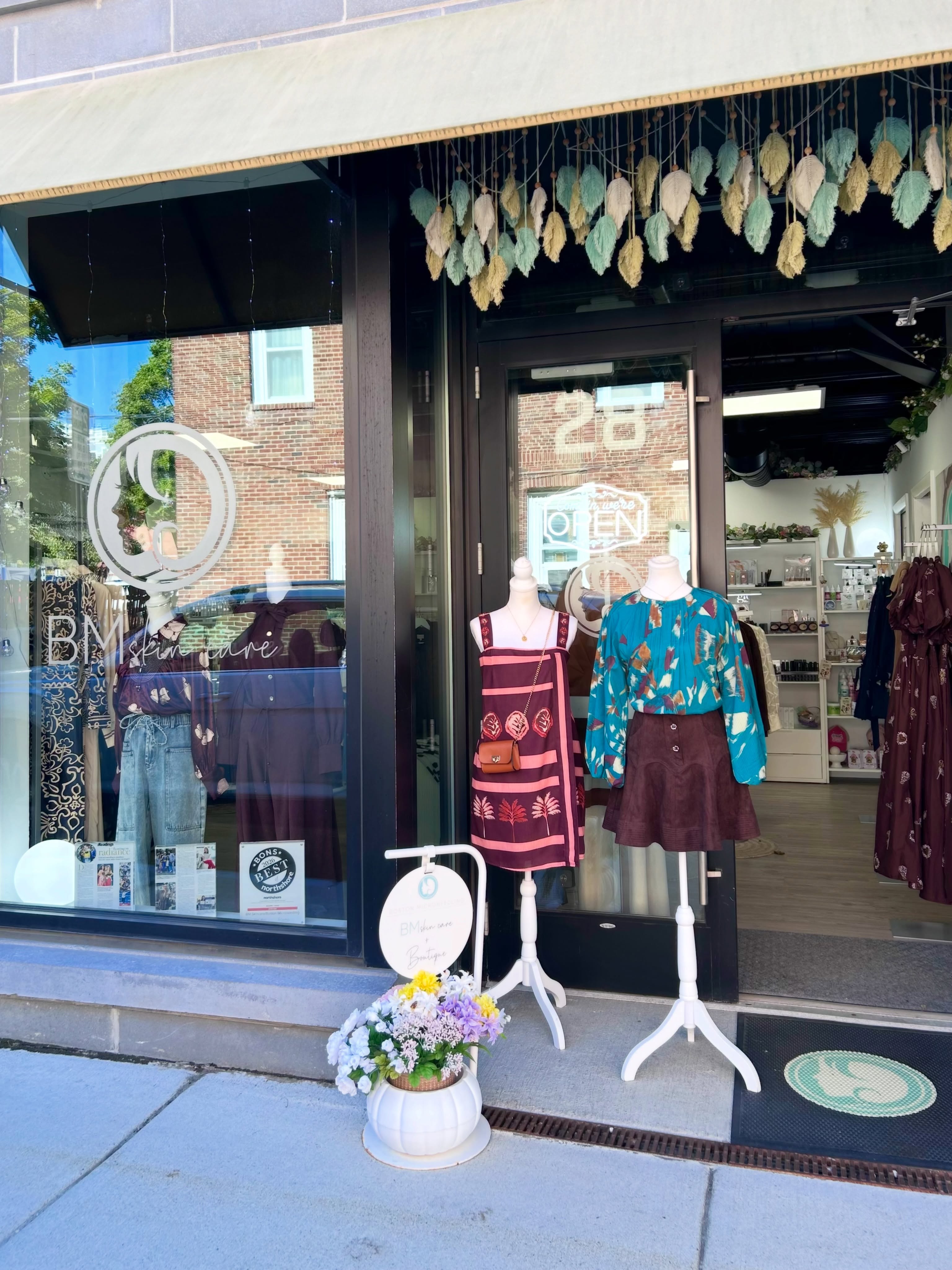 Open 10-6 today!🫶 Stop by to shop our fall collection or restock your skincare must haves.🧖🏼♀️🛍️
#bmskincare #bostonmicroneedling #microneedling #boutiqueshopping #readingma