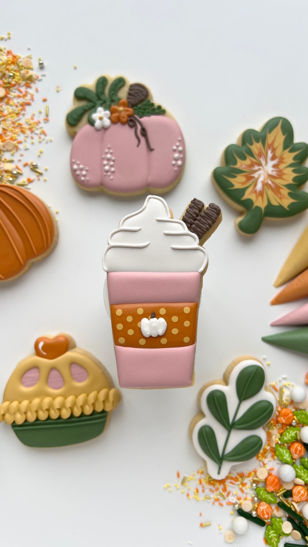 Design 5/6 from my upcoming Hello Autumn class! 🍂
I’m finally back with a group biscuit decorating workshop (both virtual and in person), and we’re kicking things off with the cosiest autumn set! ✨
❤️ IN PERSON: Wednesday 14th October
10:30AM - 1PM at Fuel Tank @workspacegroup
7PM - 9:30PM at @somethinggoodworkshops
📍 Deptford, London
❤️ VIRTUAL: Thursday 15th October at 6PM - 8:30PM
📦 Your kit will be posted straight to you beforehand! UK only
🎟️ £80 in person / £85 virtual including P&P
Your ticket also includes access to my online courses worth over £50, so you can keep learning long after the workshop is over! 💫
Tickets are available now via the link in my bio - spaces are limited! 🍂
#cookieclass #ukcookieclass #londoncookieclass #londonactivity #royalicing