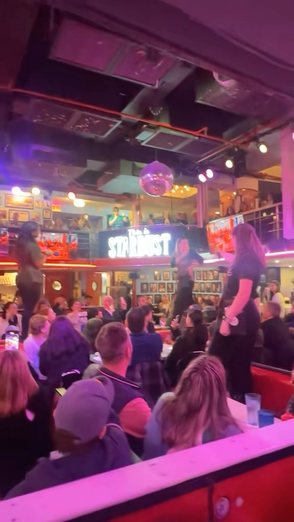 An Ellenβs TikTok classic #ellensstardustdiner #bangbang #jessiej #arianagrande