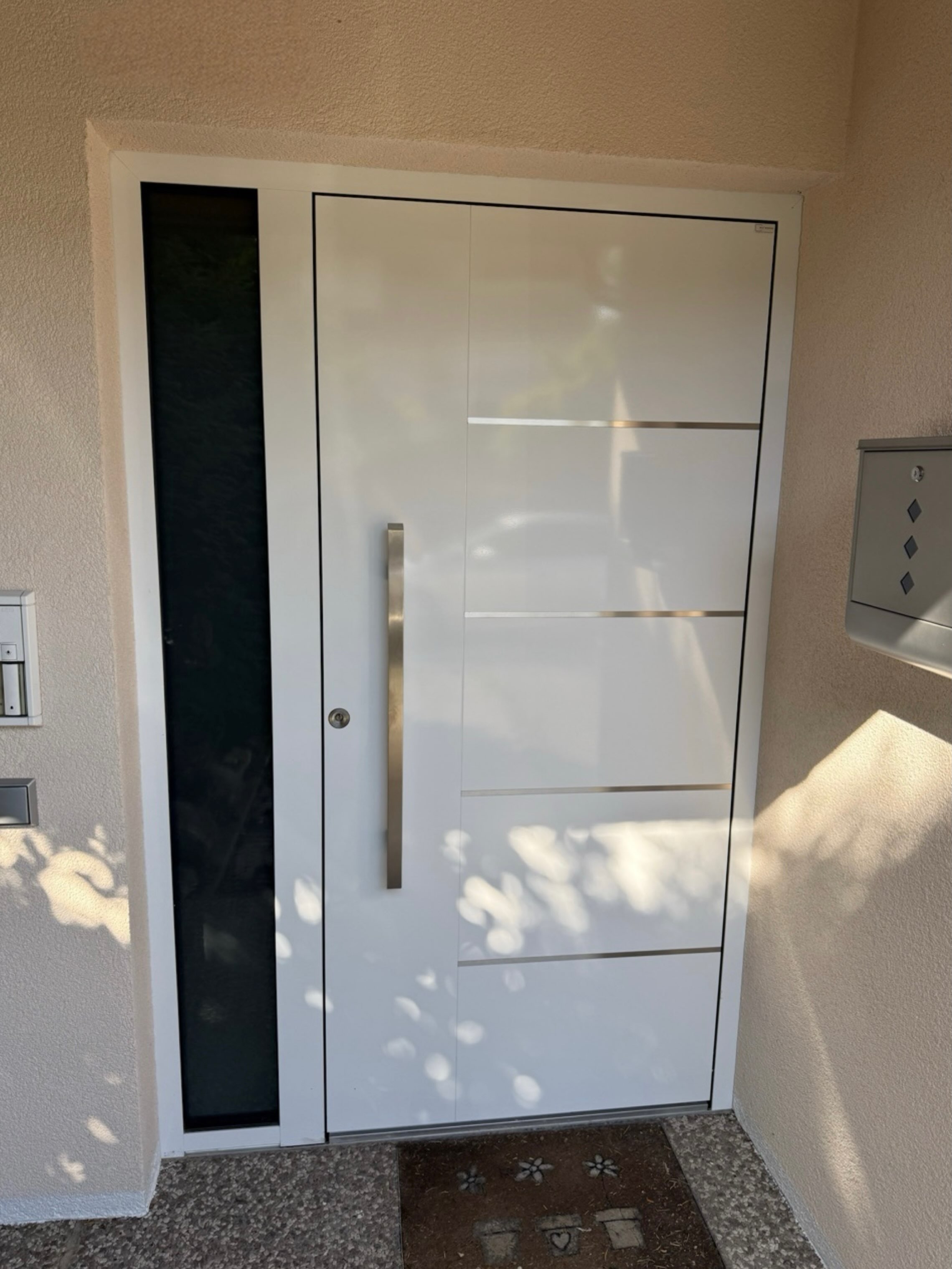 🚪 Der erste Eindruck zählt. Gut, dass der schon an der Haustür beginnt. Deshalb lieber einmal richtig.
Eine neue Inotherm Aluminium-Haustür für eines unserer Projekte – geplant, geliefert und montiert von Next Window.
Inotherm Haustüren von Next Window.
📍 Wels · Linz · Oberösterreich
📩 Beratung & Aufmaß kostenlos und unverbindlich
#NextWindow #Inotherm #Haustür #Aluminiumhaustür #Eigenheim