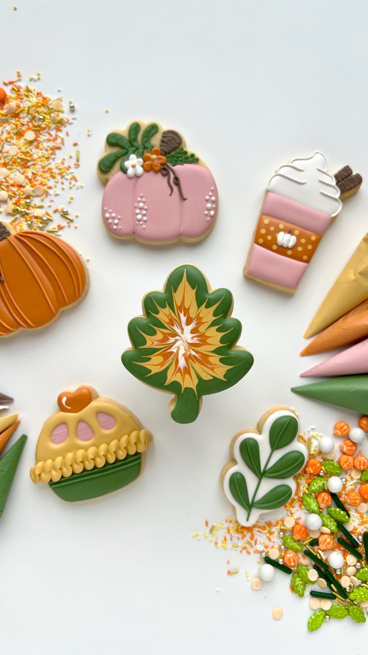 Design 1/6 from my upcoming Hello Autumn class! 🍂
I’m finally back with a group biscuit decorating workshop (both virtual and in person), and we’re kicking things off with the cosiest autumn set! ✨
❤️ IN PERSON: Wednesday 14th October
10:30AM - 1PM at Fuel Tank @workspacegroup
7PM - 9:30PM at @somethinggoodworkshops
📍 Deptford, London
❤️ VIRTUAL: Thursday 15th October at 6PM - 8:30PM
📦 Your kit will be posted straight to you beforehand! UK only
🎟️ £80 in person / £85 virtual including P&P
Your ticket also includes access to my online courses worth over £50, so you can keep learning long after the workshop is over! 💫
Tickets are available now via the link in my bio - spaces are limited! 🍂
#cookieclass #ukcookieclass #londoncookieclass #londonactivity #royalicing