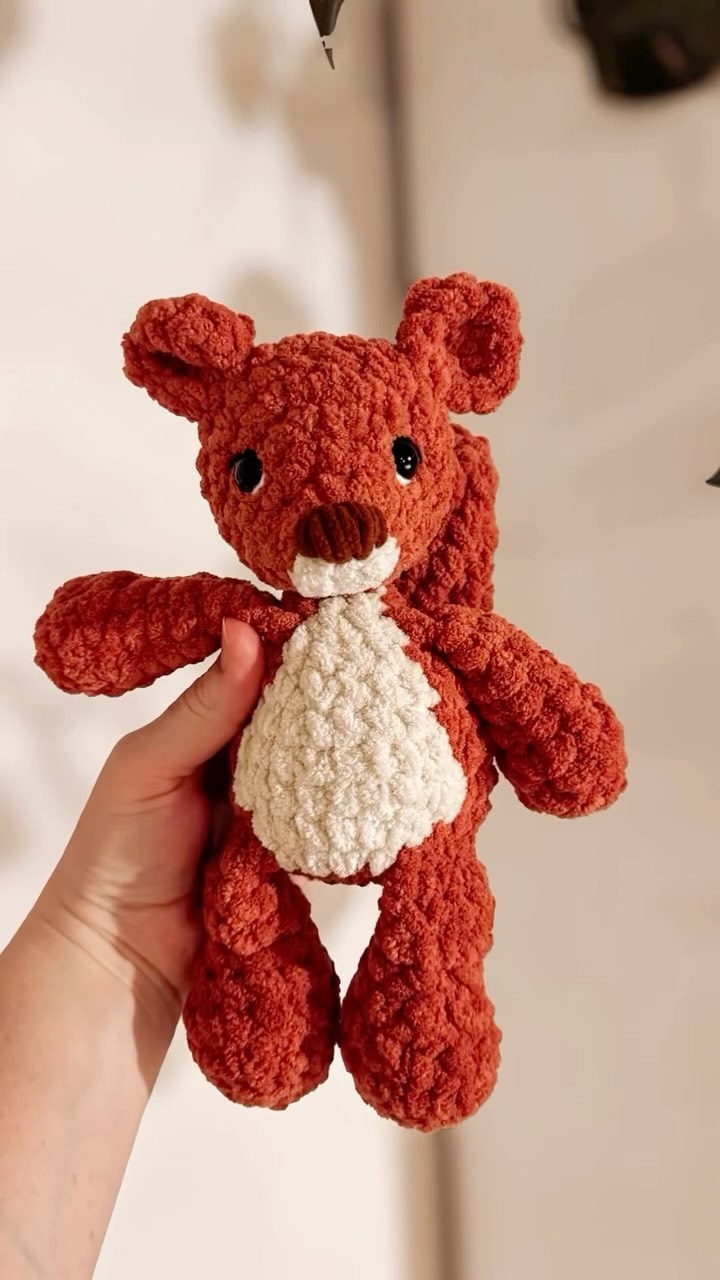 Another little forest friend off the hook ๐ฐ๐ฟ๏ธ
This time itโs Nutkin, the sweetest little squirrel by Sarah from @sprinkleofcrochet. That tail though! Such a fun little make and another cutie to add to my growing woodland crew ๐ฟ
#forestfriendscal #sprinkleofcrochet #crochetsquirrel #amigurumi #crochetcreationswithlove