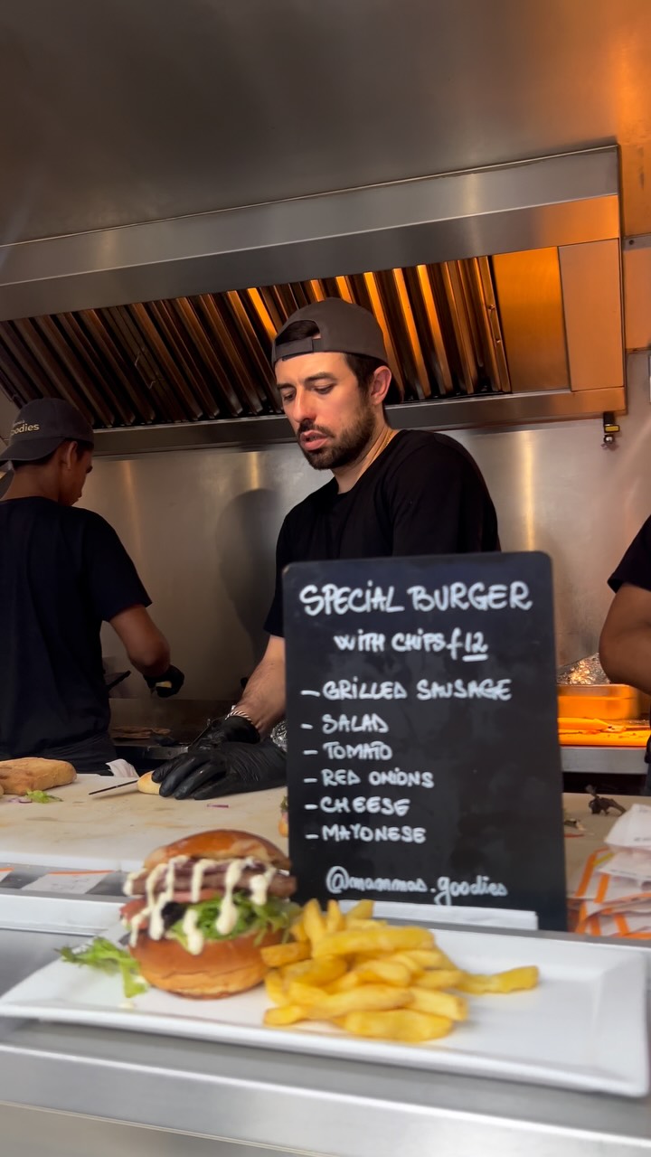 Meet the Italian Sausage Special 🇮🇹🍔
Grilled Italian sausage, fresh salad, tomato, red onion, melted cheese and our homemade mayo, all packed into a toasted bun with crispy fries on the side.
Made fresh, ready in minutes and only at Mamma’s Goodies, Spitalfields Market.
Lunch sorted 🫶
#MammasGoodies #ItalianSausage #SpitalfieldsMarket #LunchSorted