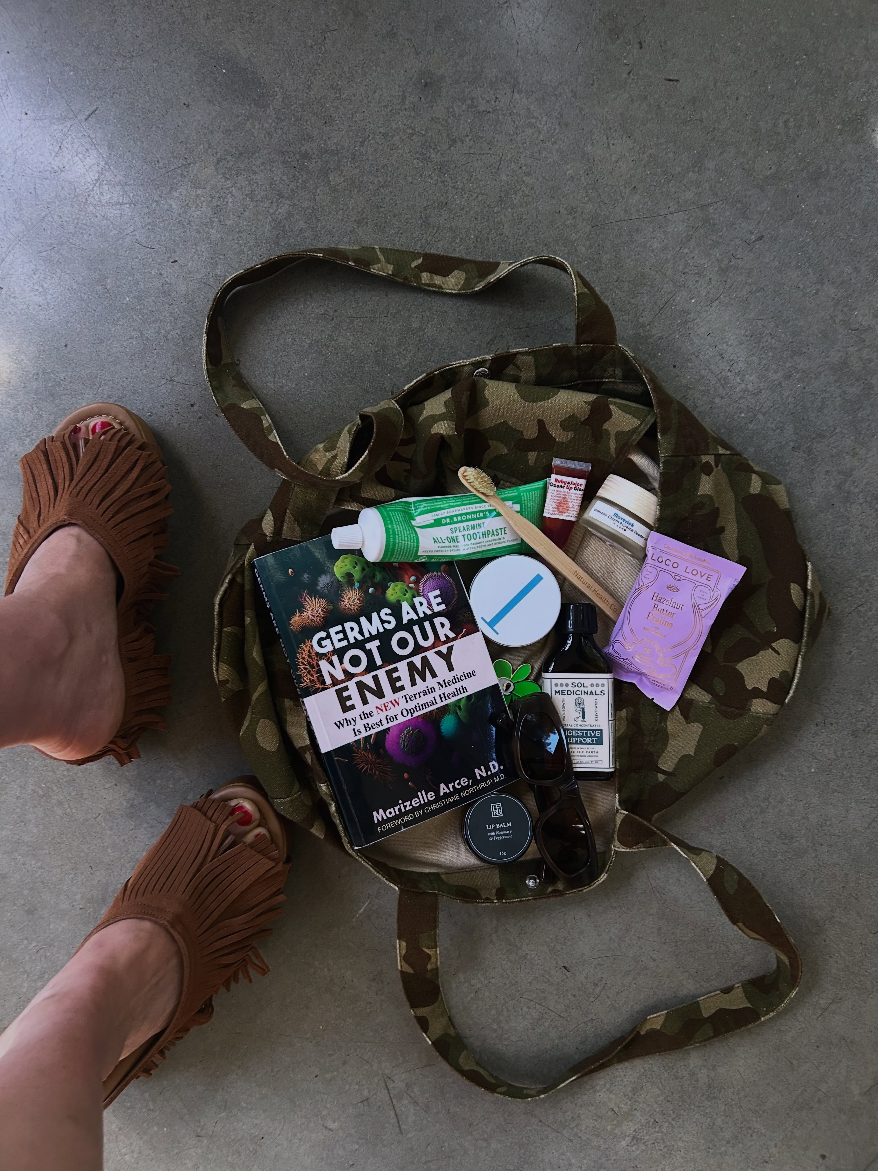 Travel bag essentials - Angel Munro addition
TUTTOFARE tallow balm in Roman blue for keeping skin soft & dewy
Sol Medicinals digestive support to bring ease to digestion while travelling
Living libations tinted lip gloss for fun
Herb Remedy lip balm for hydrating lips while travelling
Living libations underarm charm, the most natural deodorant on the market
Boar bristle toothbrush
Dr. Bronner’s toothpaste
All available from The Shop
www.angel-munro.com
A few extras in the bag
Essential reading for the terrain minded
A little Loco Love for a plane snack
And sunglasses for fashun purposes only. The sun is life and the eyes are an endocrine organ transmitting & transmuting light into signals in the body for metabolism, reproduction, sleep wake cycle etc.
Full disclaimer, the fringed suede shoes are not coming with me to my subtropical caravan park/van holiday😆
P.S there is 10% off everything in The Shop ATM to say thank you for your patience with shipping delays while I take a little break 😘