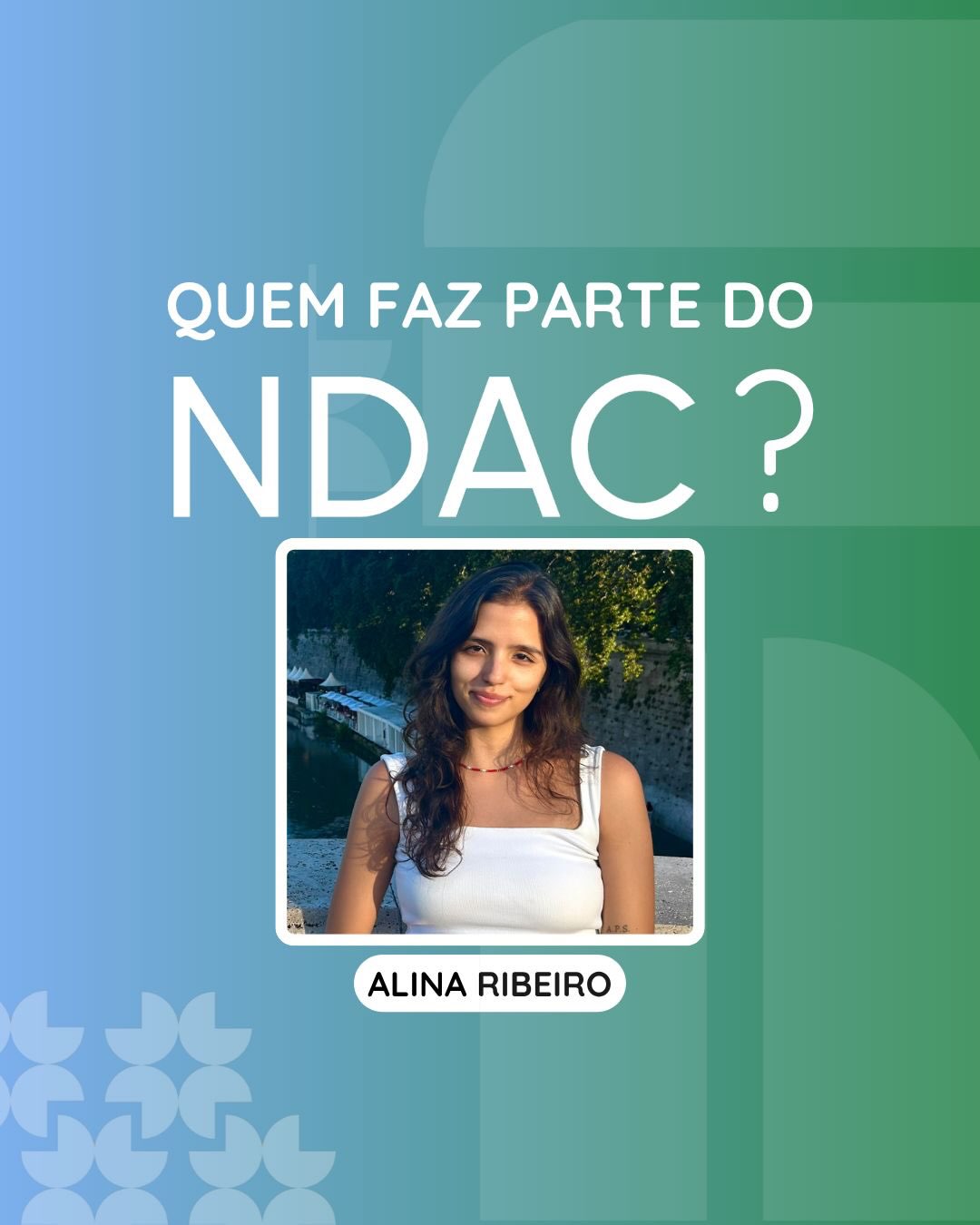 🌟 Conheça as pesquisadoras e pesquisadores do NDAC 🌟
Hoje é dia de apresentar a Alina Ribeiro, integrante do Núcleo de Democracia e Ação Coletiva (NDAC). Doutoranda em Ciência Política na USP e mestra em Ciências Sociais pela UnB, Alina atualmente é pesquisadora no projeto PAR-CITY - Participação na Cidade: Como as Inovações Participativas Urbanas estão Remodelando a Democracia, a Governança e a Confiança.
👉 Acompanhe nossos posts e visite nosso site para saber mais sobre as pesquisadoras e pesquisadores do NDAC