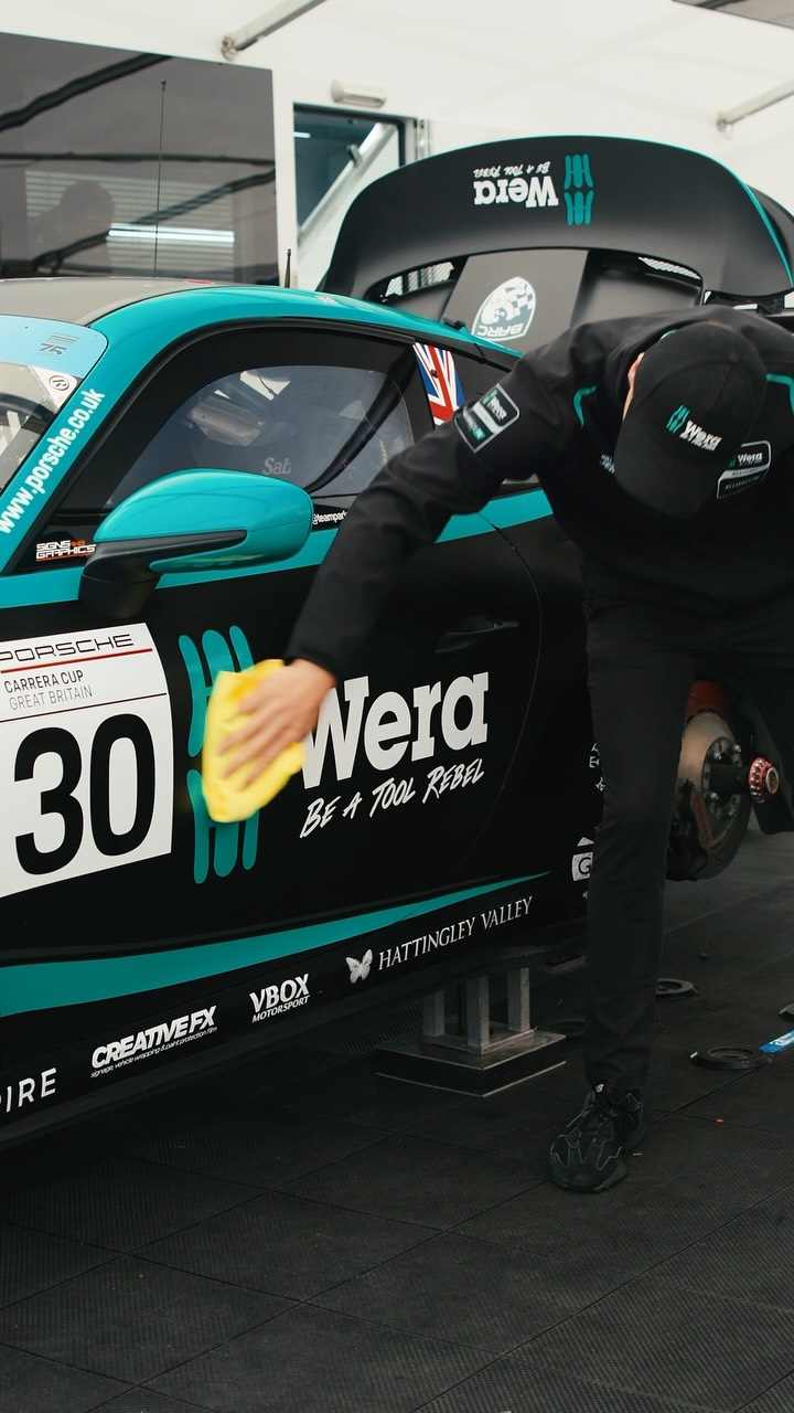 Me too? 😅
🛠️ Get your own Wera Tools on the Tool Maniac website, using discount code JENKINS10: toolmaniac.co.uk
#willjenkinsracing #carreracupgb #motorsport #btcc @porscheraces_gb @carwow @allianceraceuk @weratoolsuk @weramotorsport @teamparkerracing @hopkinsracetransporters @asset_alliancegroup @reefertrailercentre @safholland_uk @thegreengroupuk @wstransportation @toolmaniacuk #weraallianceacademy