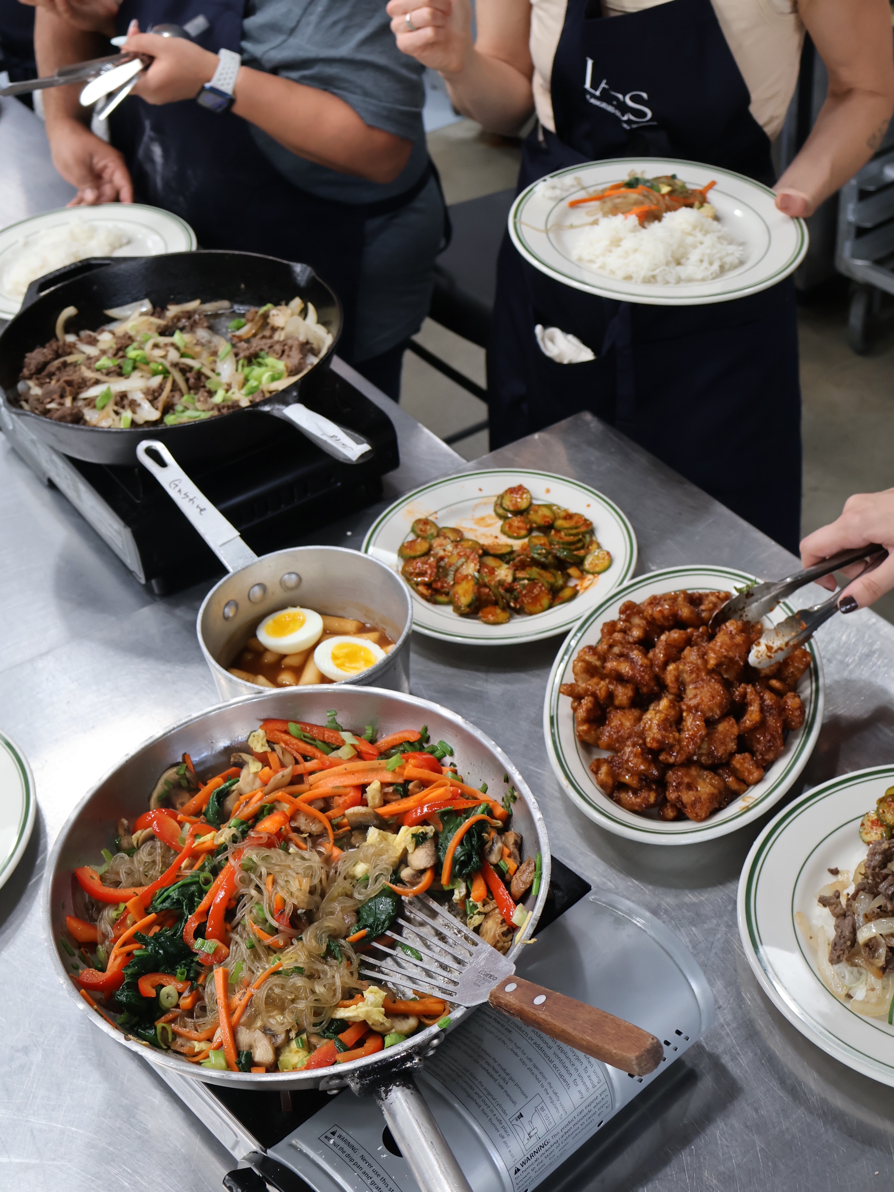 A few reasons to get in the kitchen this September 🍴✨
An Evening in Provence for Couples 🇫🇷 - Sept 19 at 6 PM
Mastering Chicken Breast 🍗 - Sept 23 at 11 AM
Havana Nights with Chef Leslie Riley 🇨🇺 - Sept 25 at 6:30 PM
Pick your class and come hungry. Link in bio!
#losangelescookingschool #cookingclassesla #lafoodie #thingstodoinla #losangelesevents