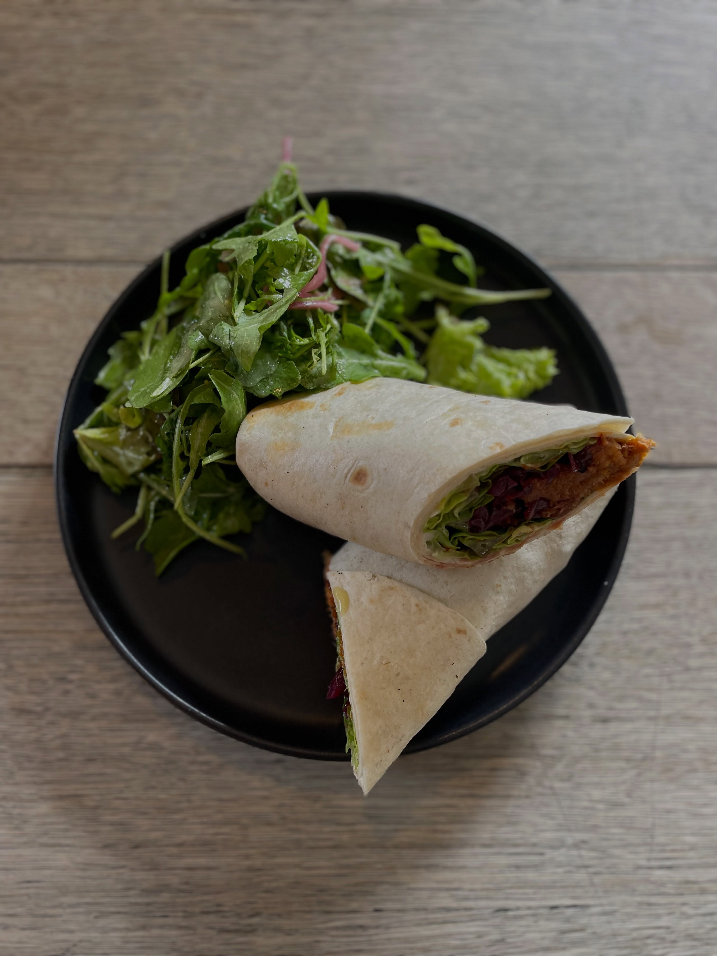 🥪 TODAY’S SANDWICH 🥪
- Pulled pork & pickled red onion wrap.
#bristollunches #bristolgoodfood #bristolwheretoeat #bristolbestfood