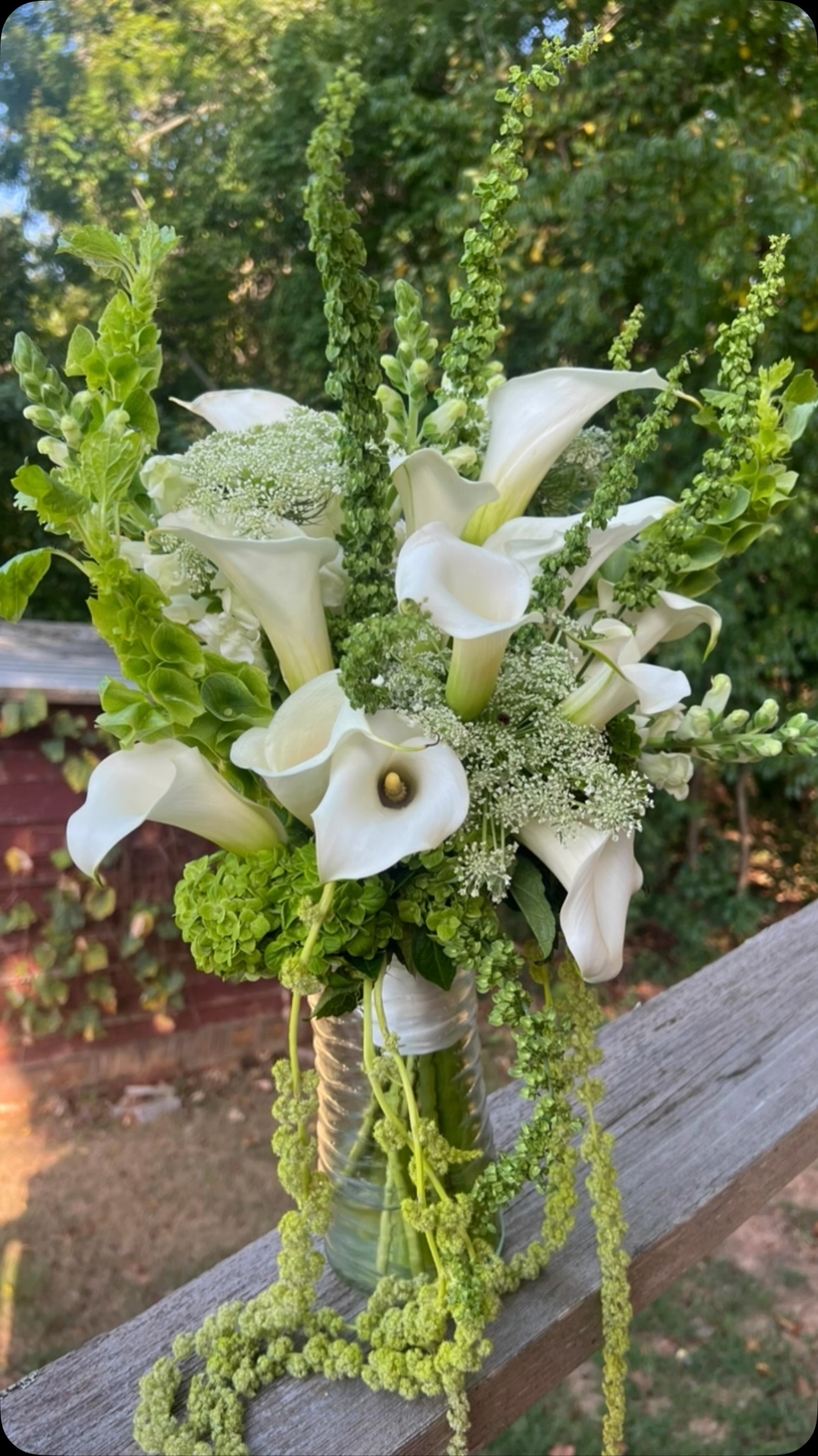 Today’s beautiful bride loves calla lilies and wanted more of a modern vibe….Congratulations Avery!!!