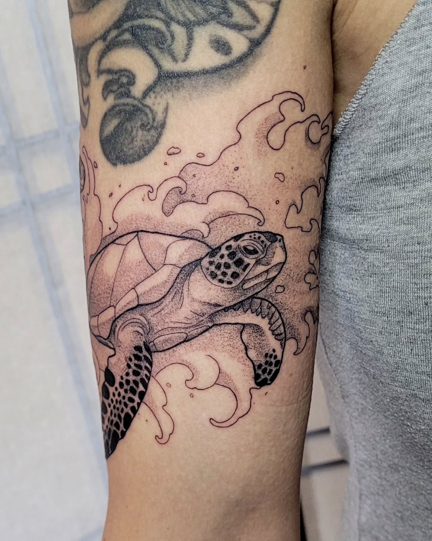 This wrapping sea turtle piece is dedicated from this mother to her beloved son! We've got him represented as a baby turtle, his name, and even his footprint on her inner bicep.
I thought birds were kind of my thing, but hot damn and I enjoying all these sea creatures.
Thanks so much!
#turtletattoo #seatattoo #tattoo #abbotsford #comoxvalley